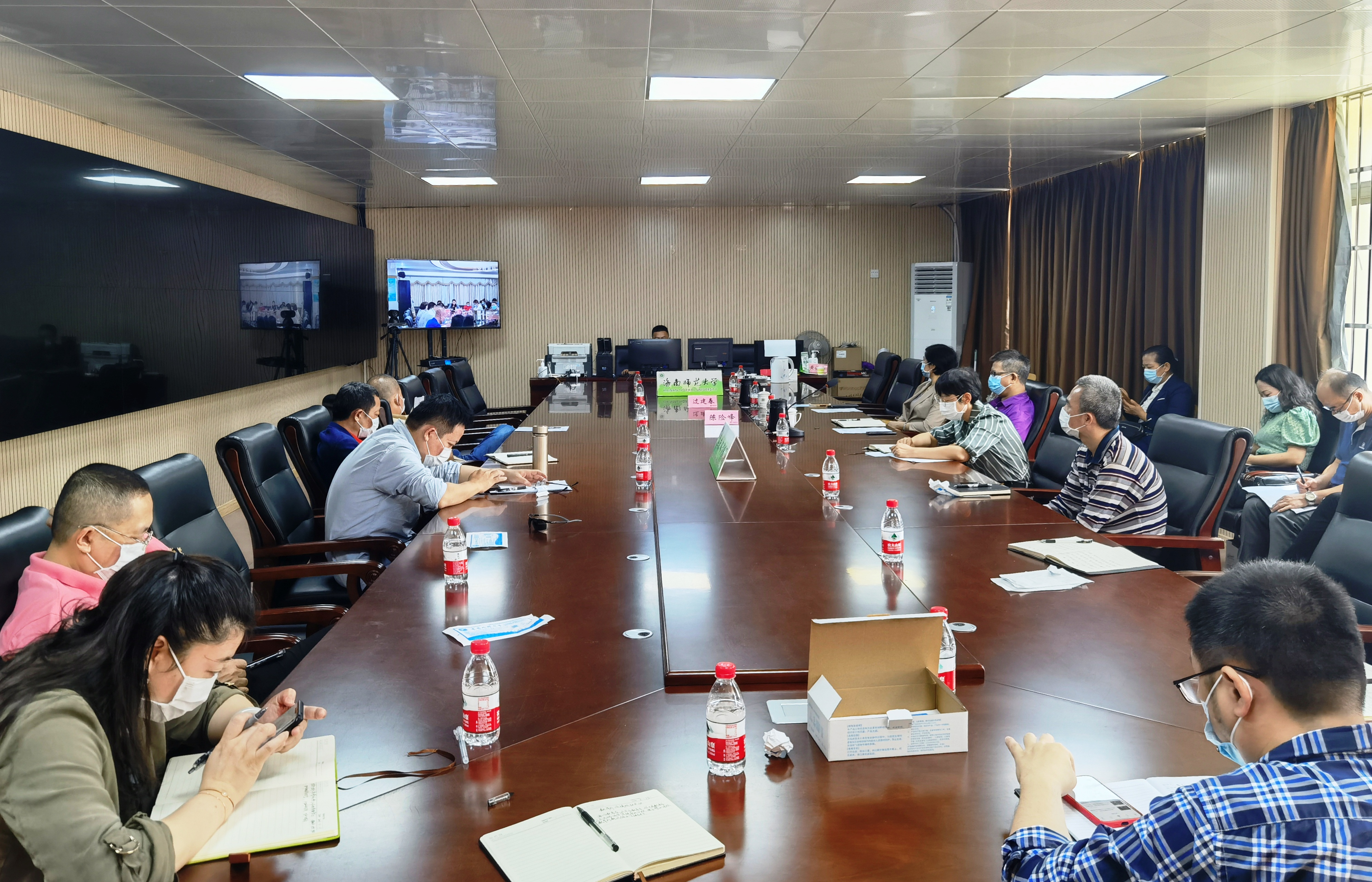 学校参加省有关防疫工作视频会并部署近期防疫工作