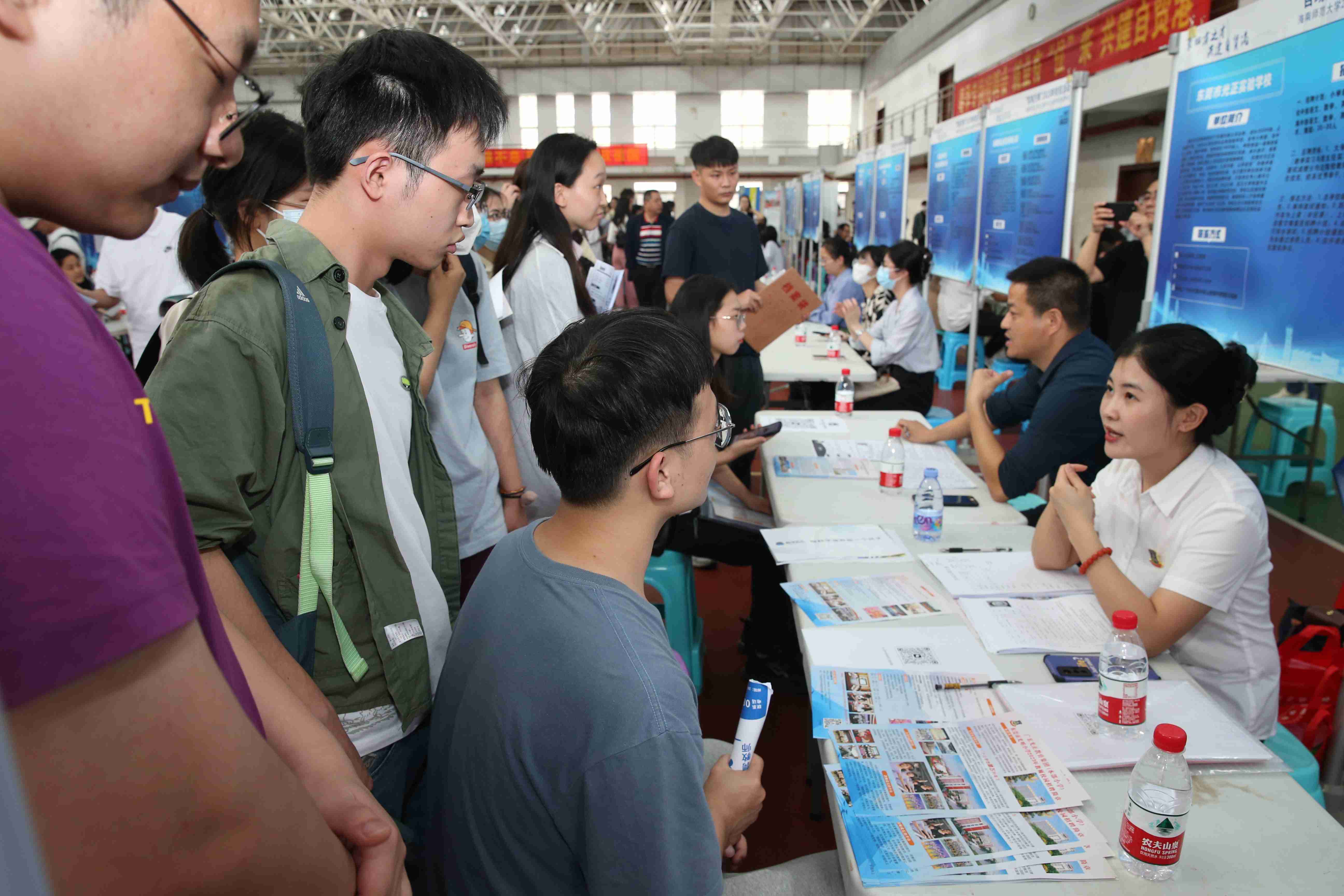 “百场万岗”2023年校招活动 海南师范大学2023届毕业生春季专场招聘会举行