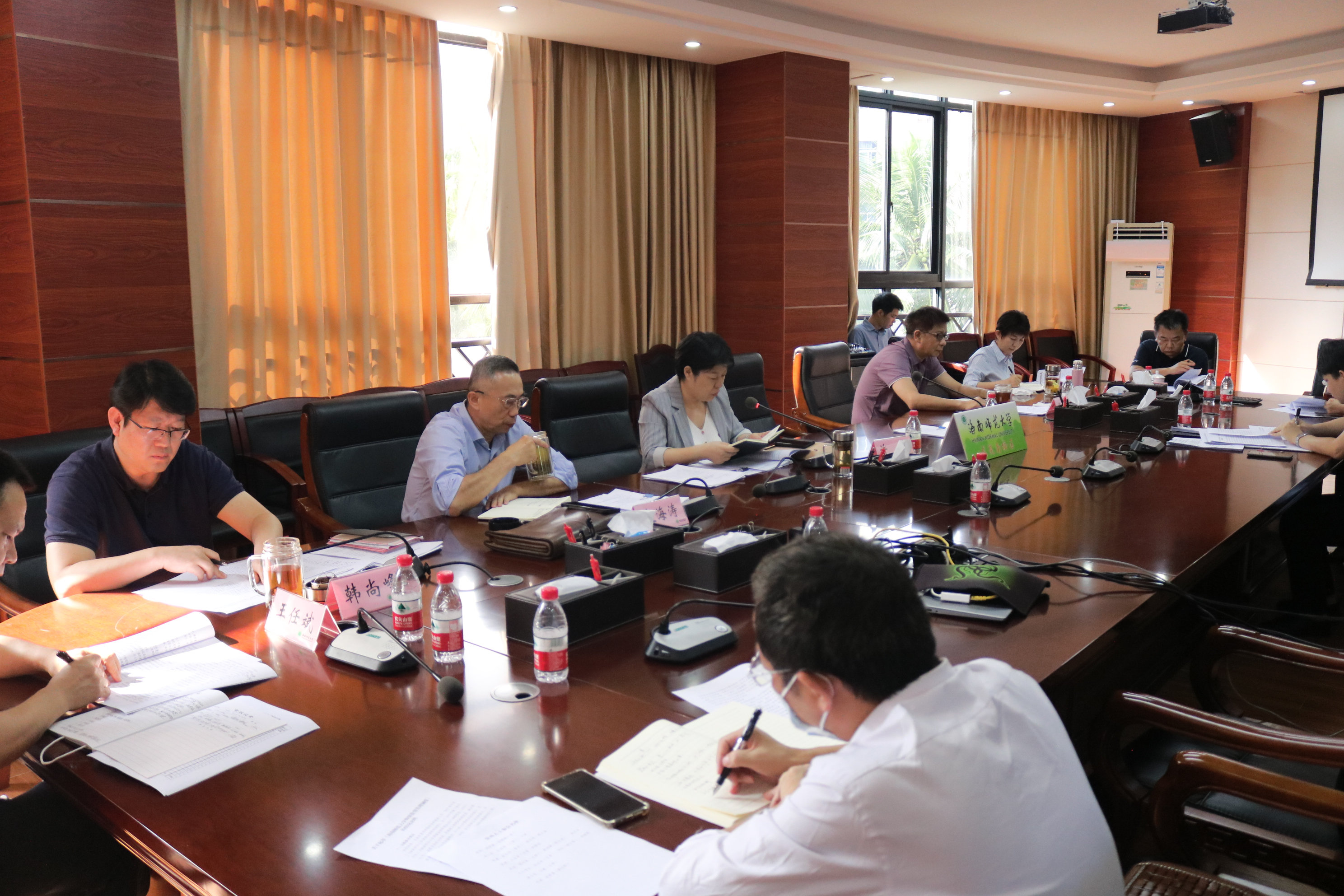 校党委召开专题学习会传达党的二十届一中全会和省委八届二次全会精神