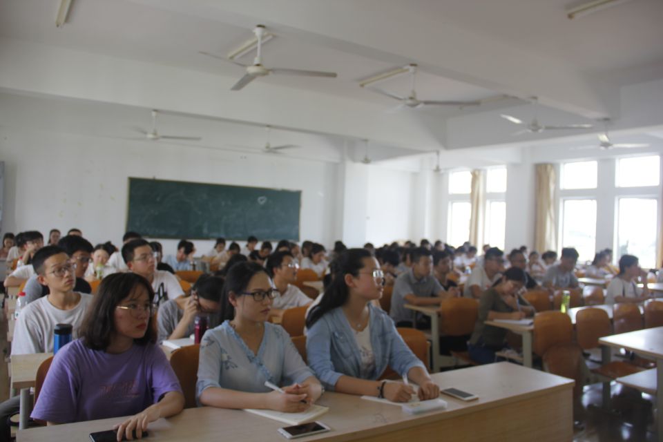 青年之声・文学院“天涯人文：弘扬中华优秀传统文化”系列讲座之《< 资治通鉴・唐纪> 与< 