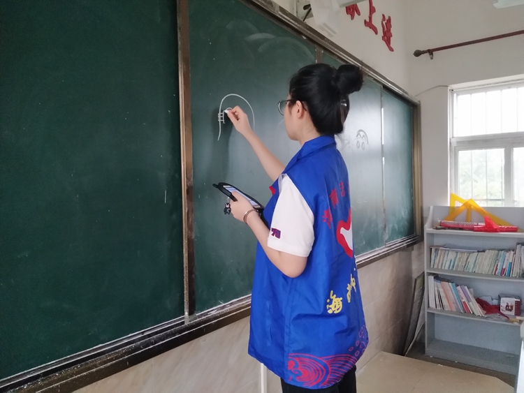 风里雨里 长昌等你 �D�D记生命科学学院青年志愿者协会甲子镇长昌小学支教活动