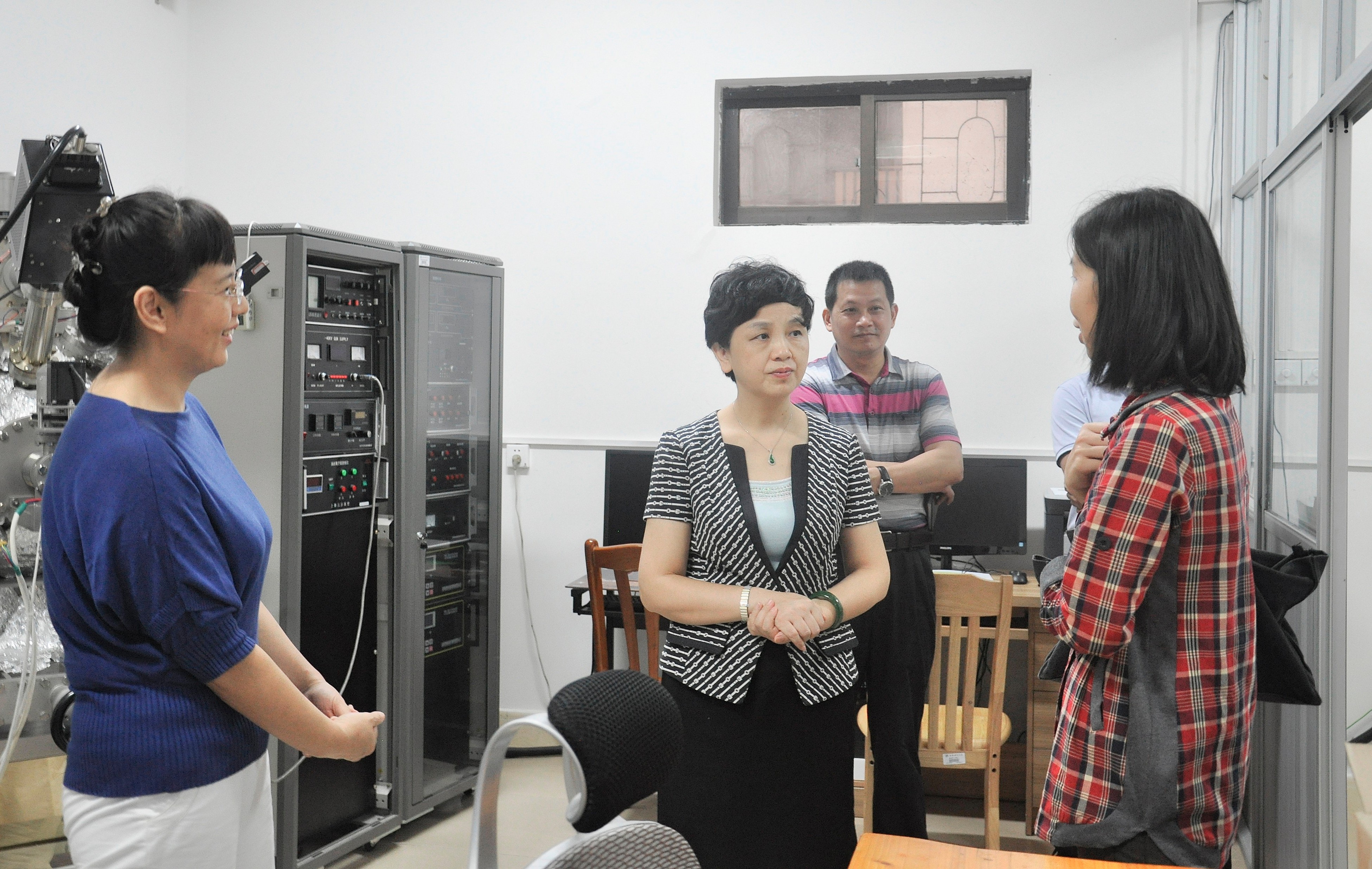 李红梅书记深入二级学院调研