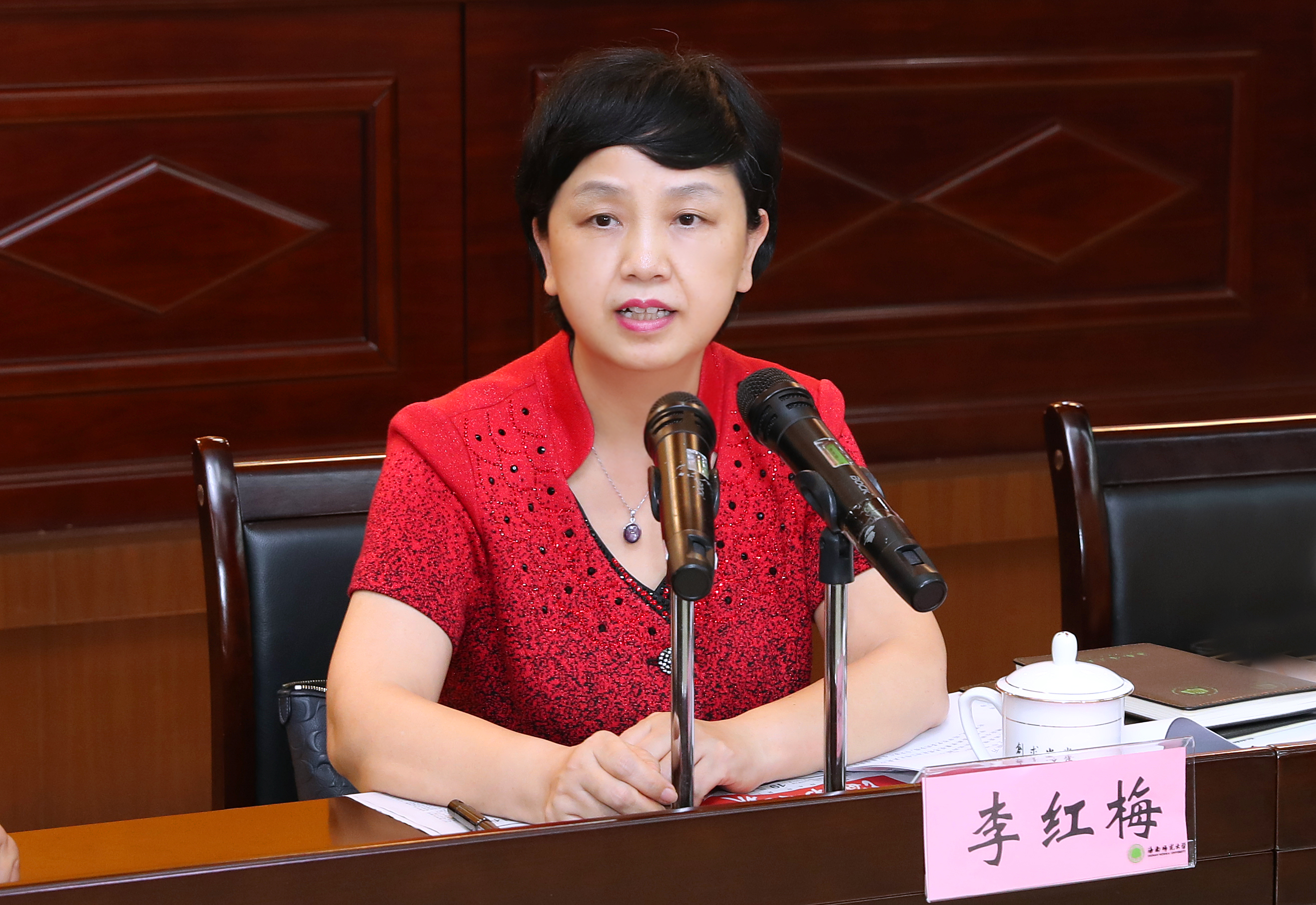 我校召开专题学习座谈会传达学习习近平总书记在学校思想政治理论课教师座谈会上的讲话