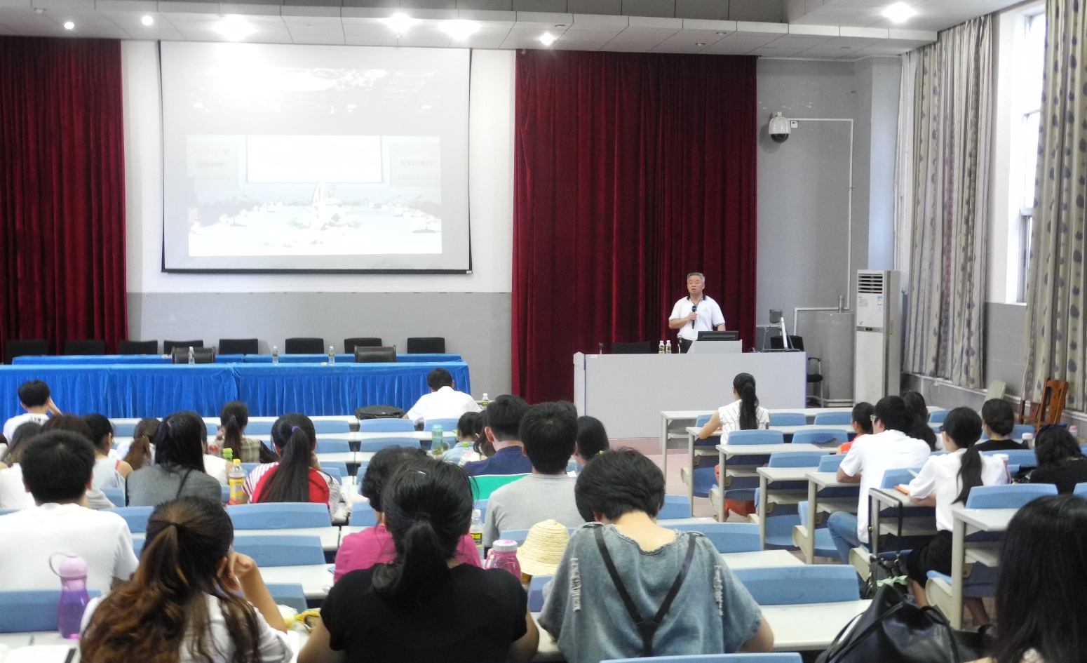 黄景贵教授为我校研究生作讲座