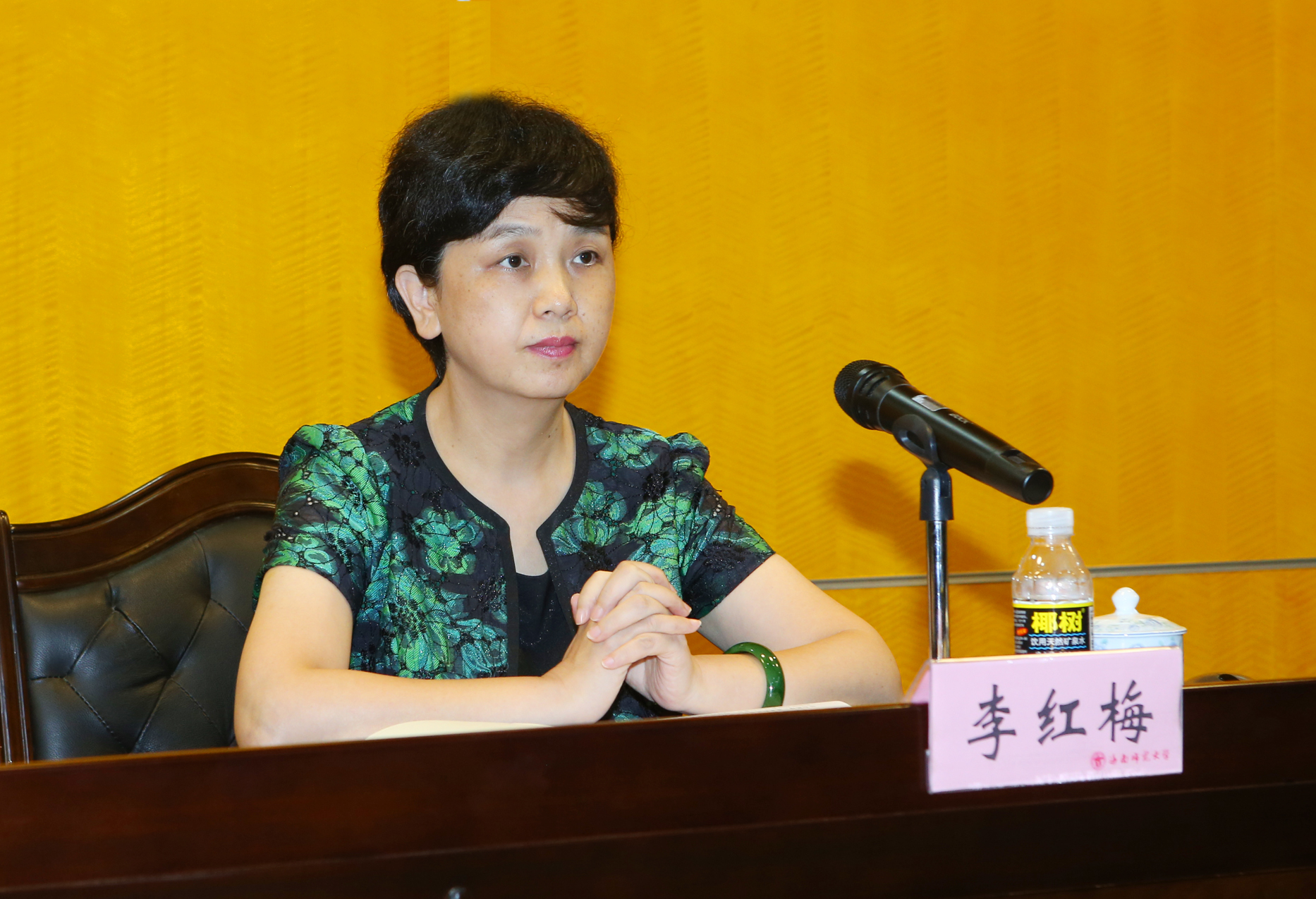 我校举行“两学一做”学习教育专题培训讲座安令裕主讲