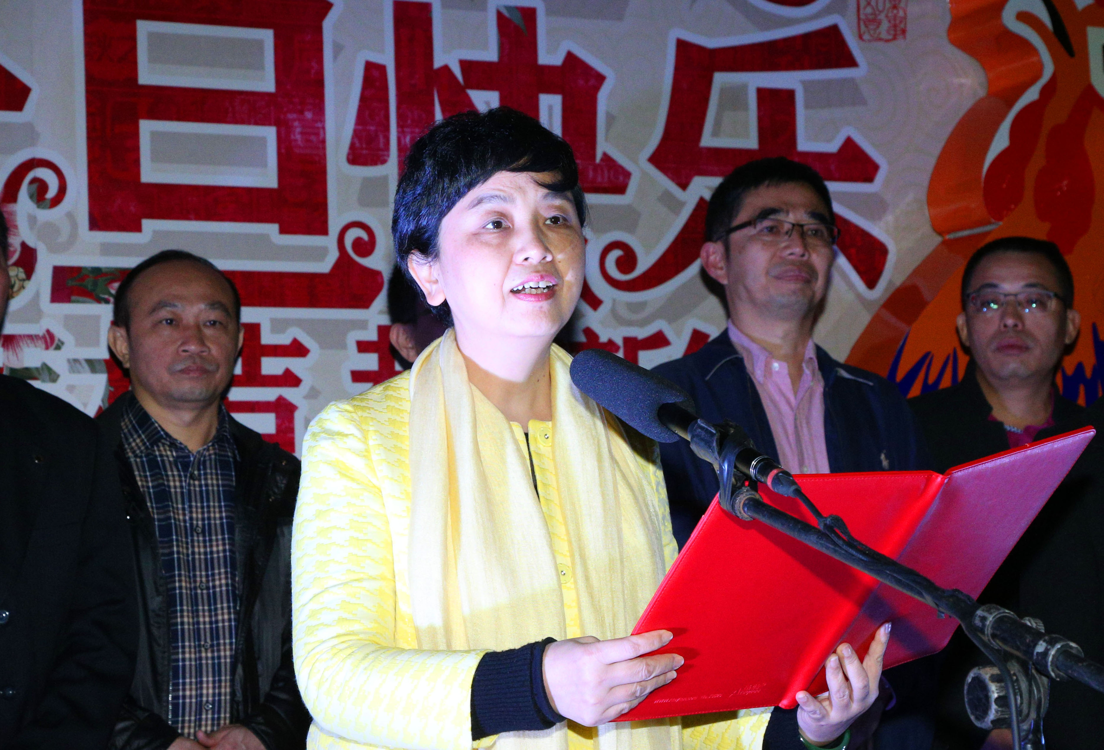 全校师生共游园，同欢乐：我校举行2017年元旦游园活动