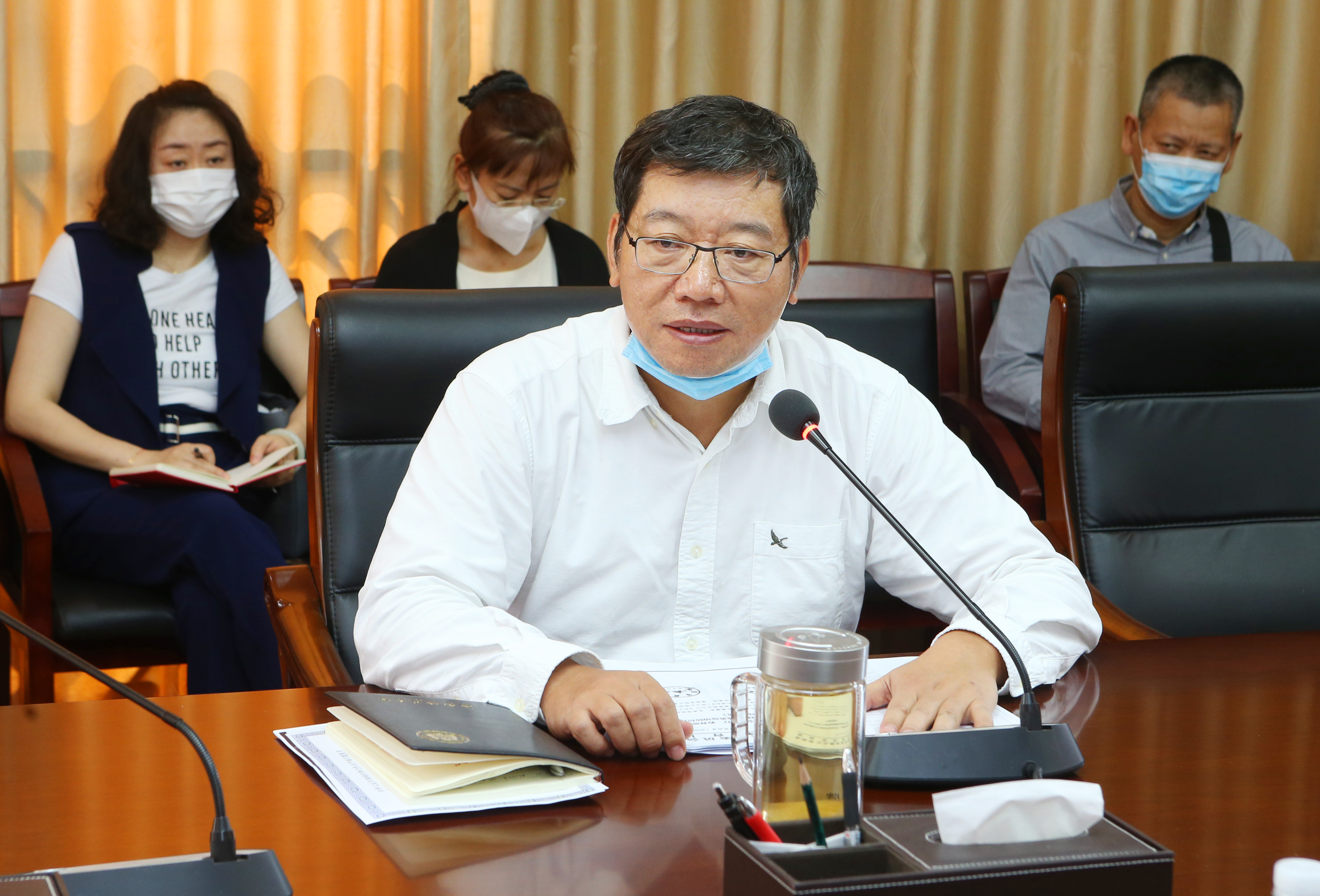 林强主持召开开学及疫情防控工作会议