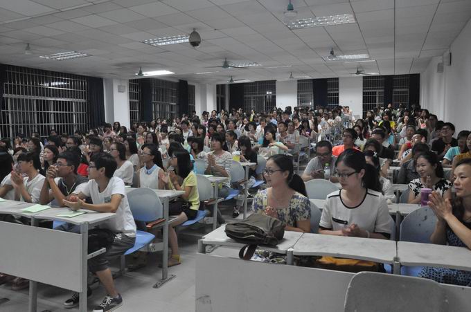 建立防范意识， 长鸣安全警钟——记初等教育学院2014届新生安全知识讲座