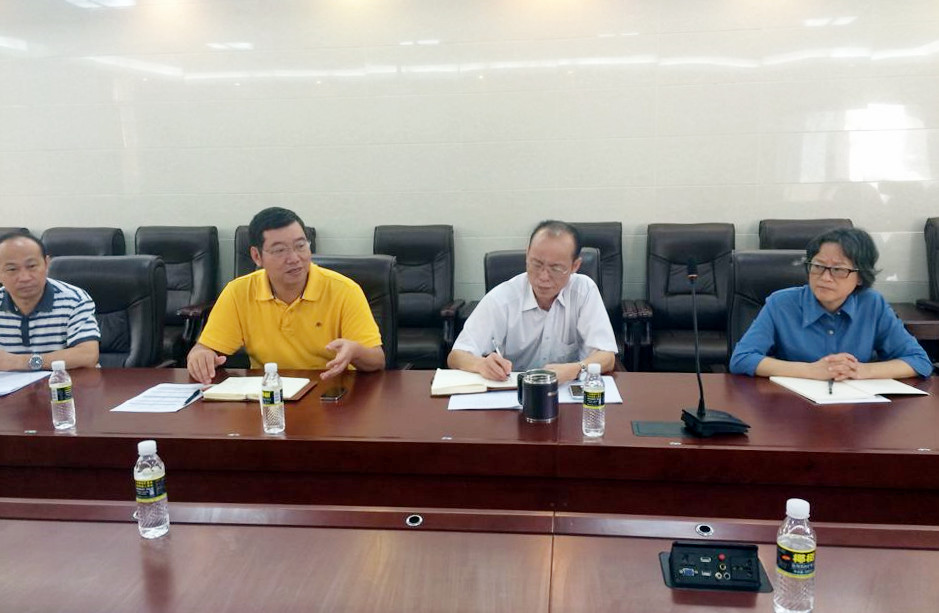 校领导深入各部门调研检查工作