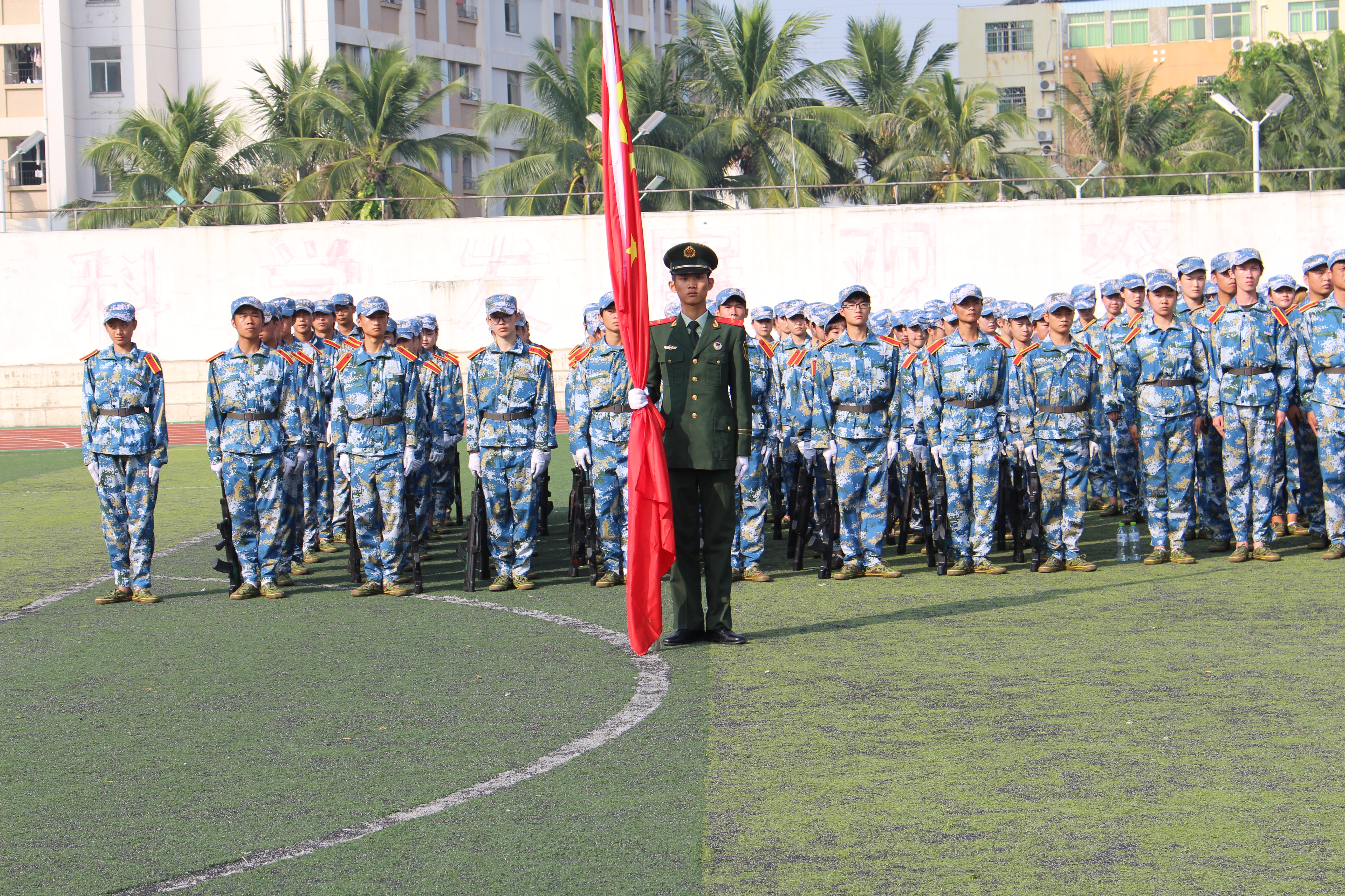 靡不有初，鲜克有终――记物理与电子学院2015级新生参加军训总结汇演活动