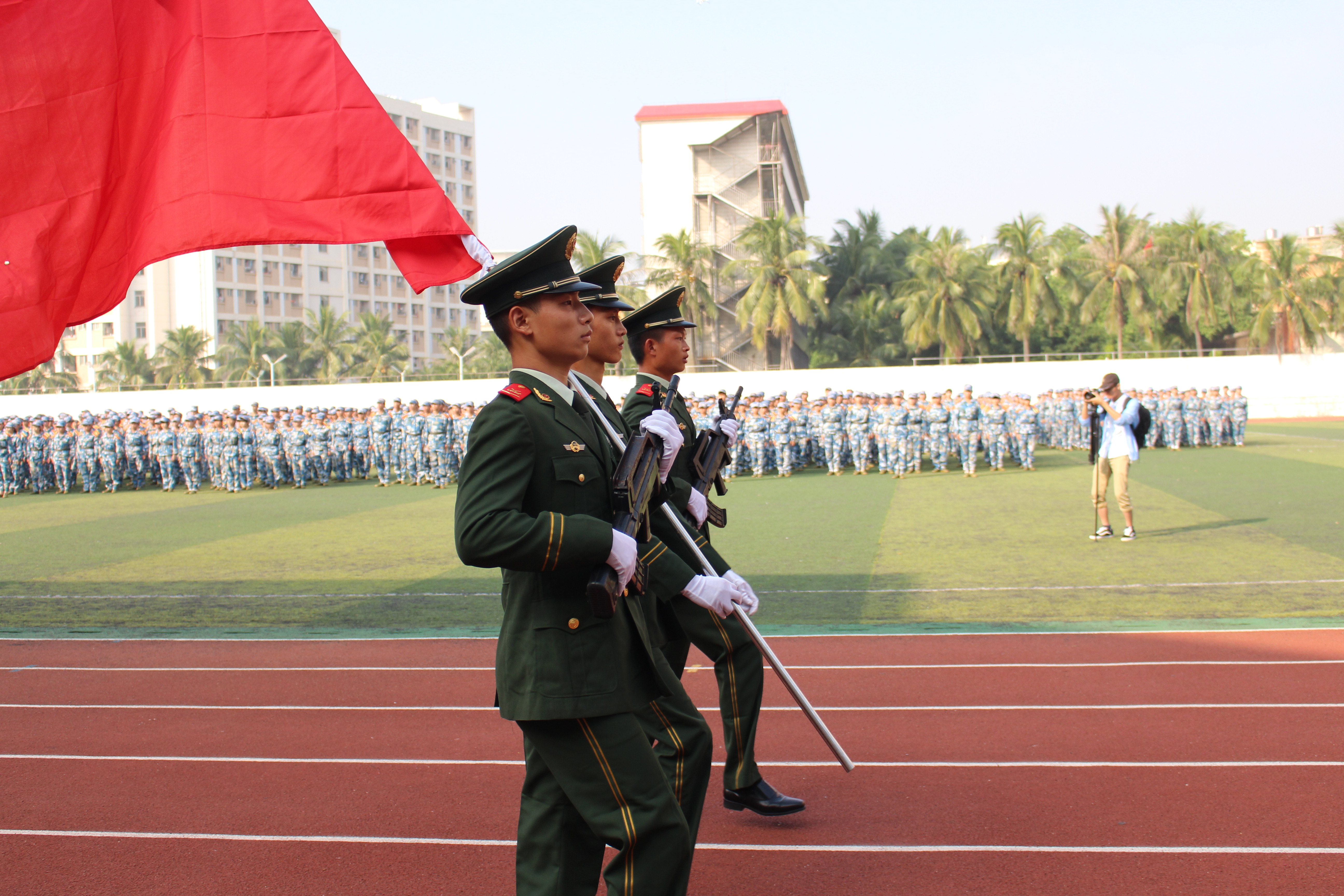 靡不有初，鲜克有终――记物理与电子学院2015级新生参加军训总结汇演活动