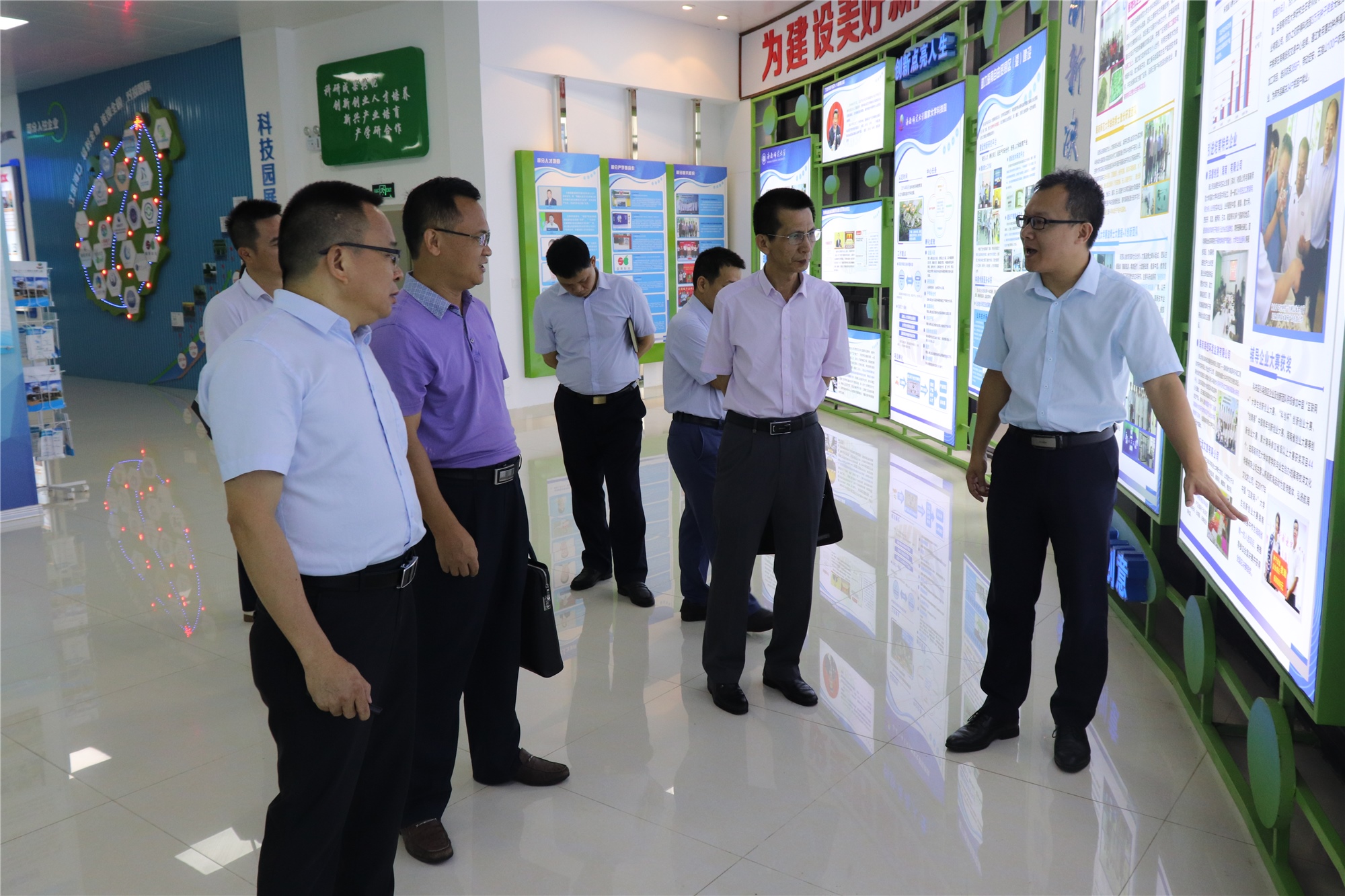 校领导走访调研海南师范大学国家科技园