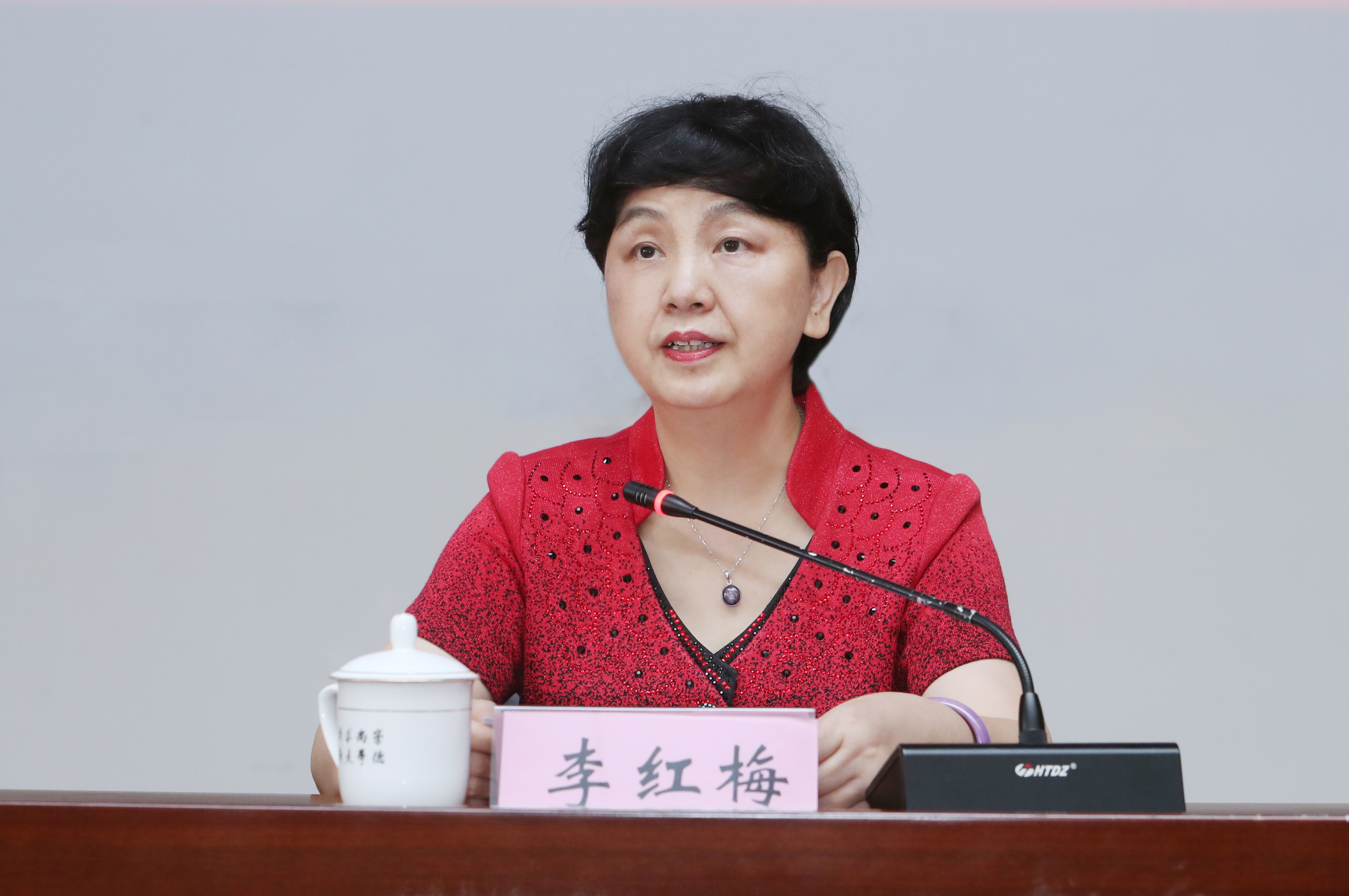 省政协副主席马勇霞来校作法律学术讲座