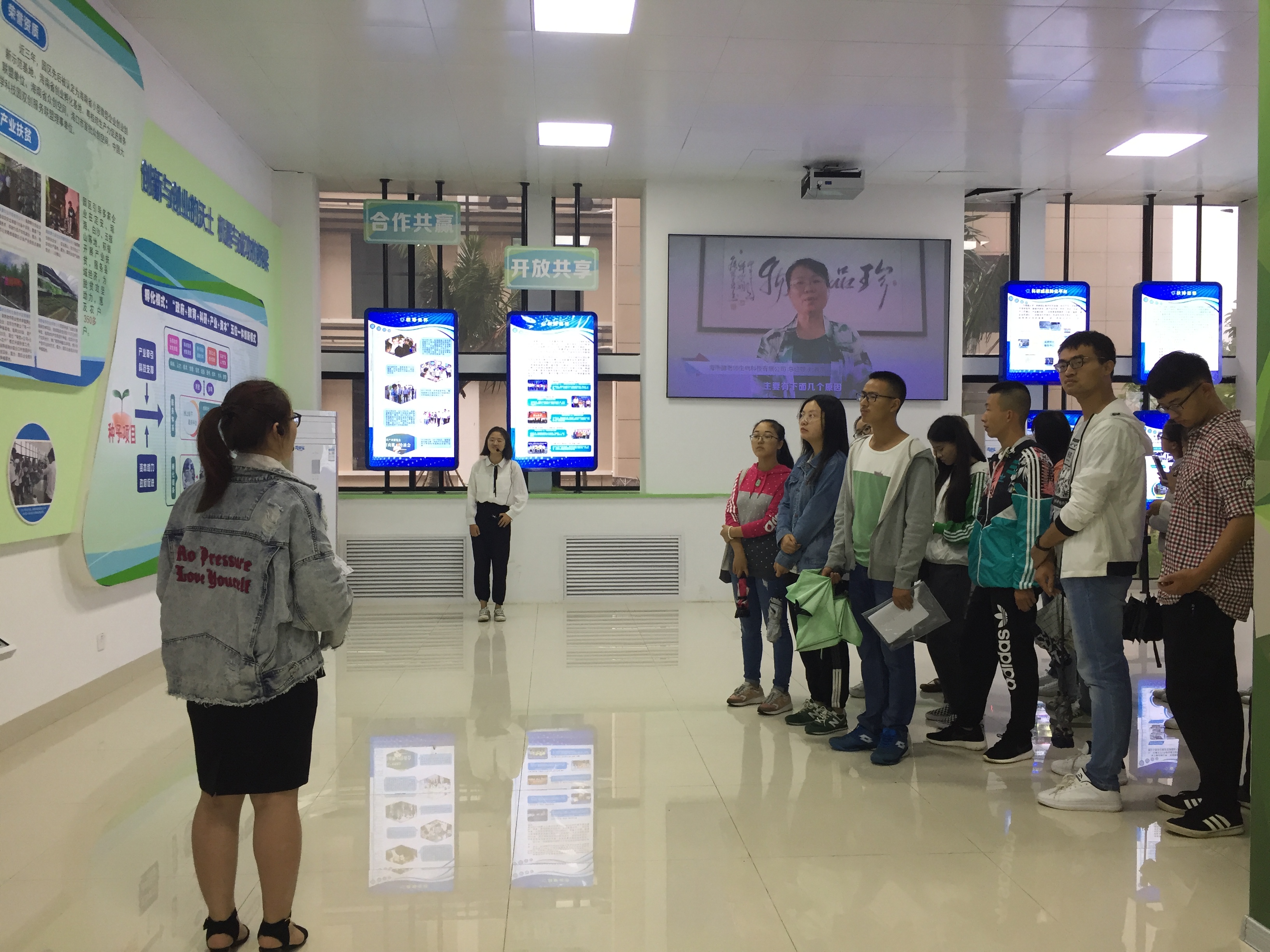 张开理想翅膀，点亮创意明灯