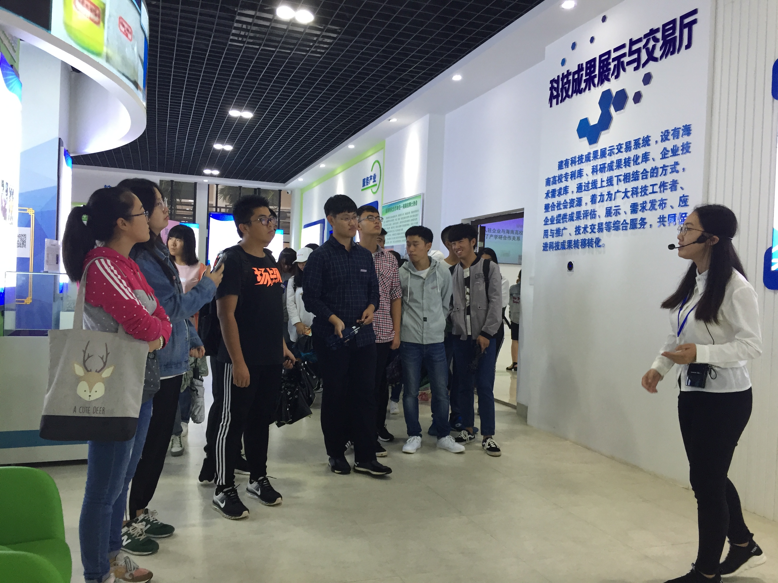 张开理想翅膀，点亮创意明灯