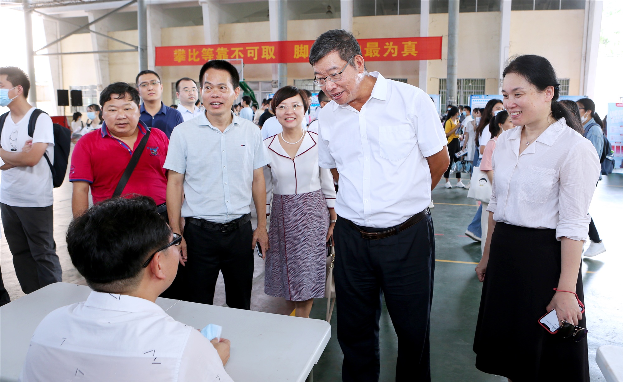  “海南省2020年首批面向全球招聘三万岗位人才”活动在海师举行专场对接会