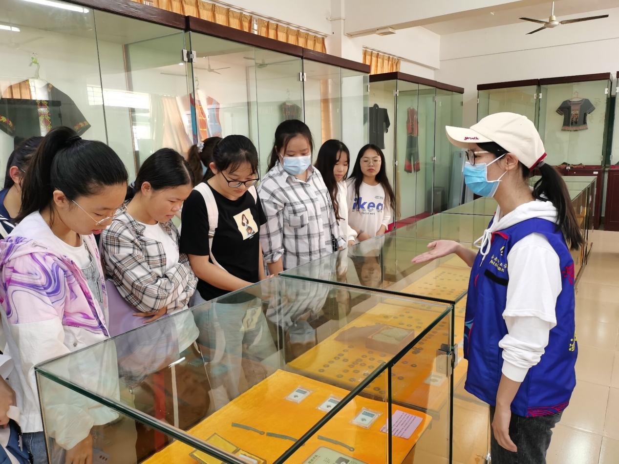 青年之声・记海南师范大学历史文化学院创新创业实践周系列活动之“栩栩琼史• 青春诉听”陈列展