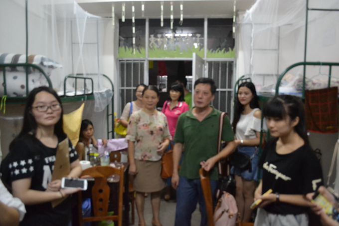 温馨宿舍走访 ，增进师生情谊――记初等教育学院2014下半年宿舍走访活动