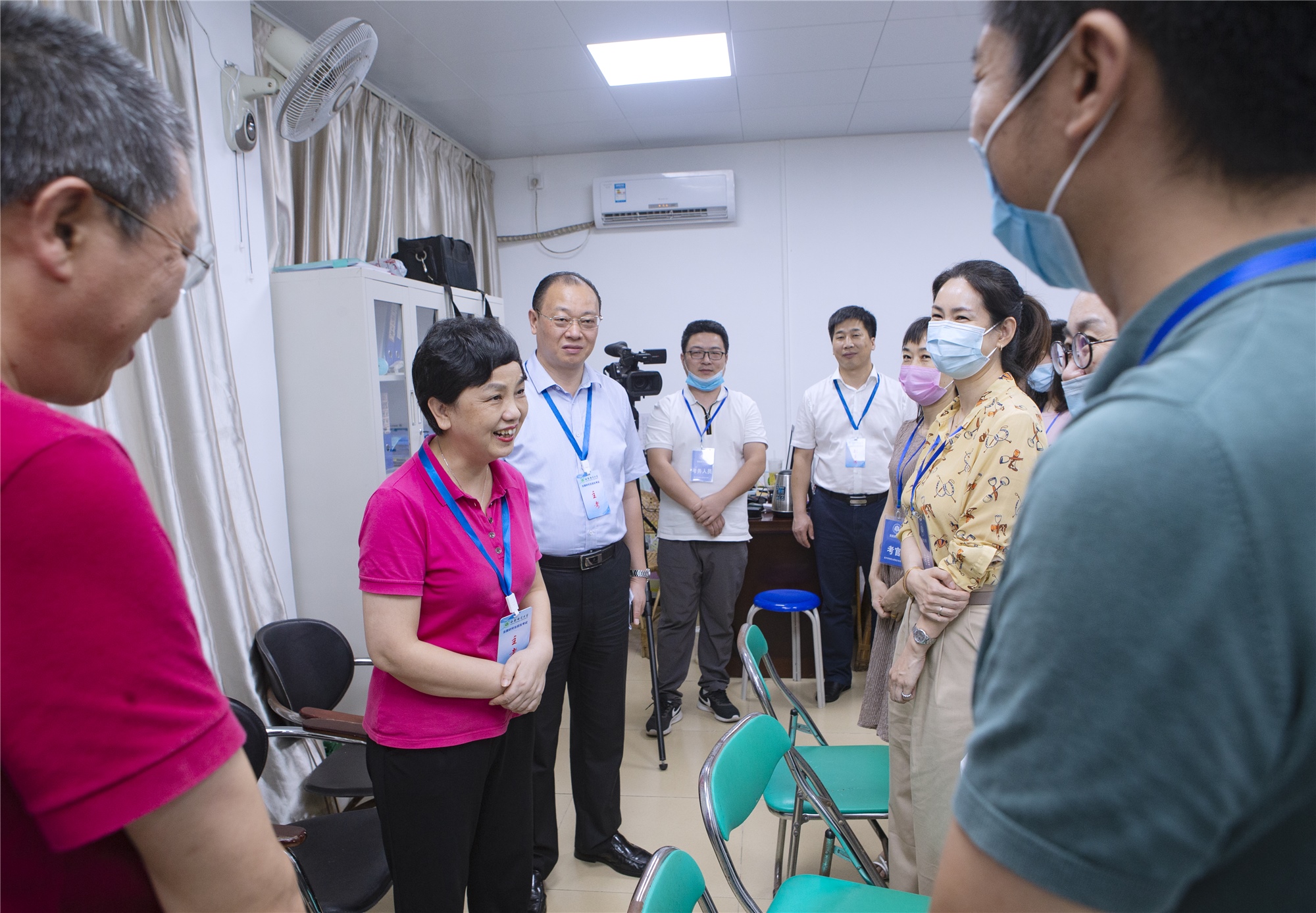 李红梅视察2020年硕士研究生招生远程复试工作