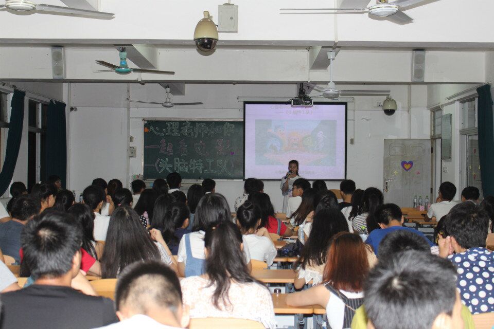 关注健康 为心导航――记物电学院心理健康讲