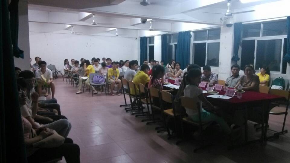 　厉兵秣马  奋战明天——记物理与电子工程学院考研交流会