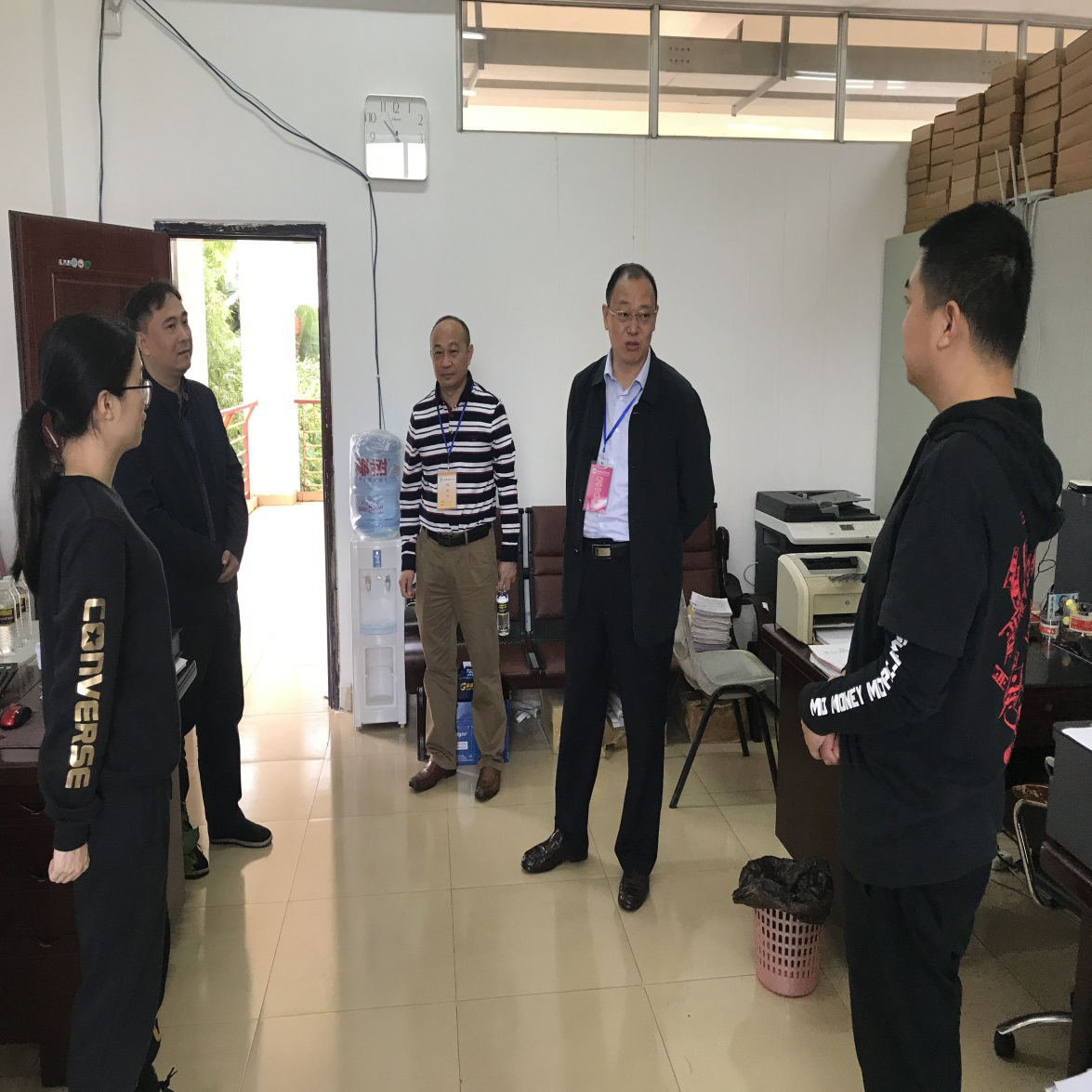 校领导深入期末考试考场巡查