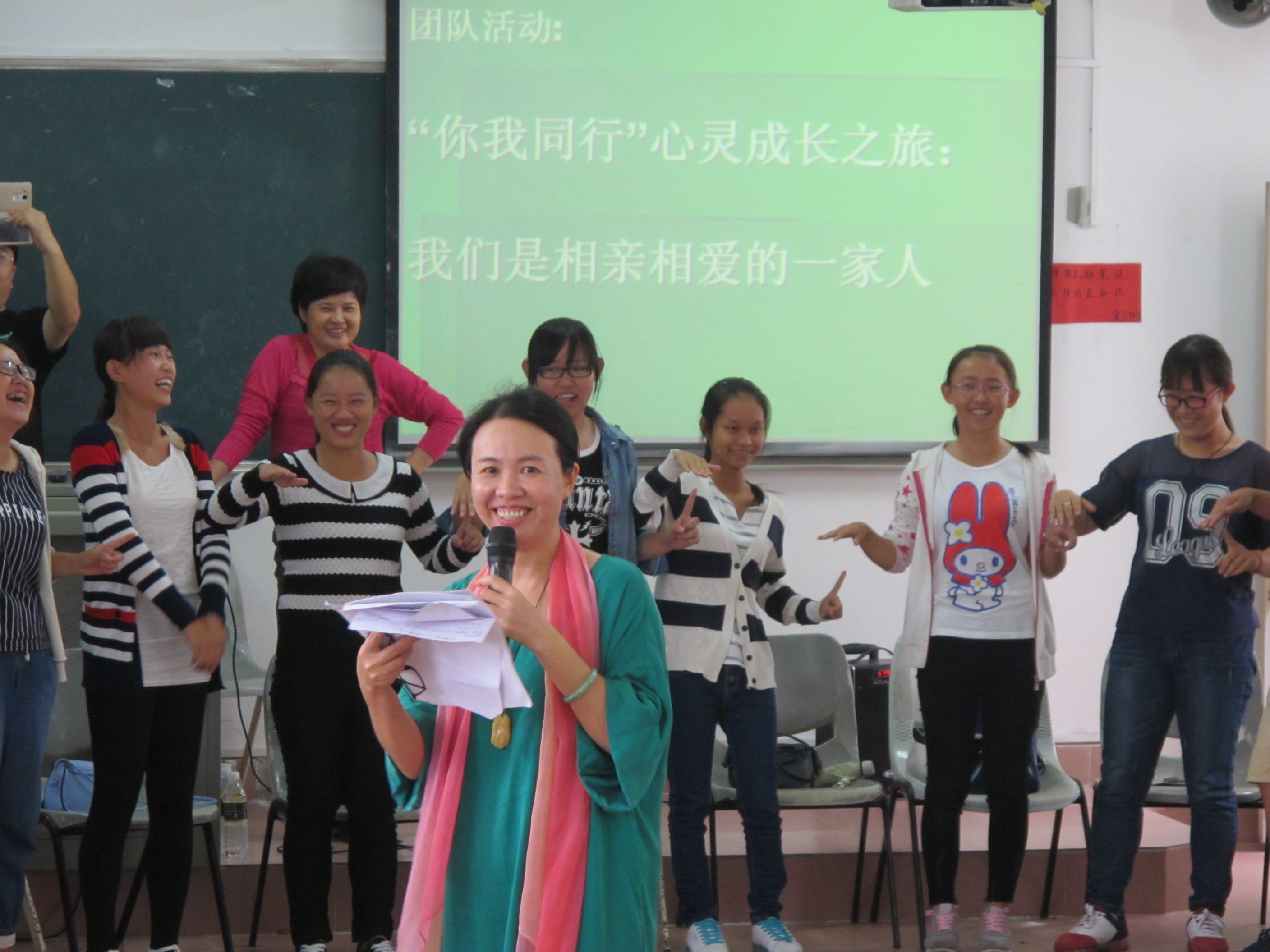 训练新技能,开启心征程――记初等教育学院2015年新生团队技能训练