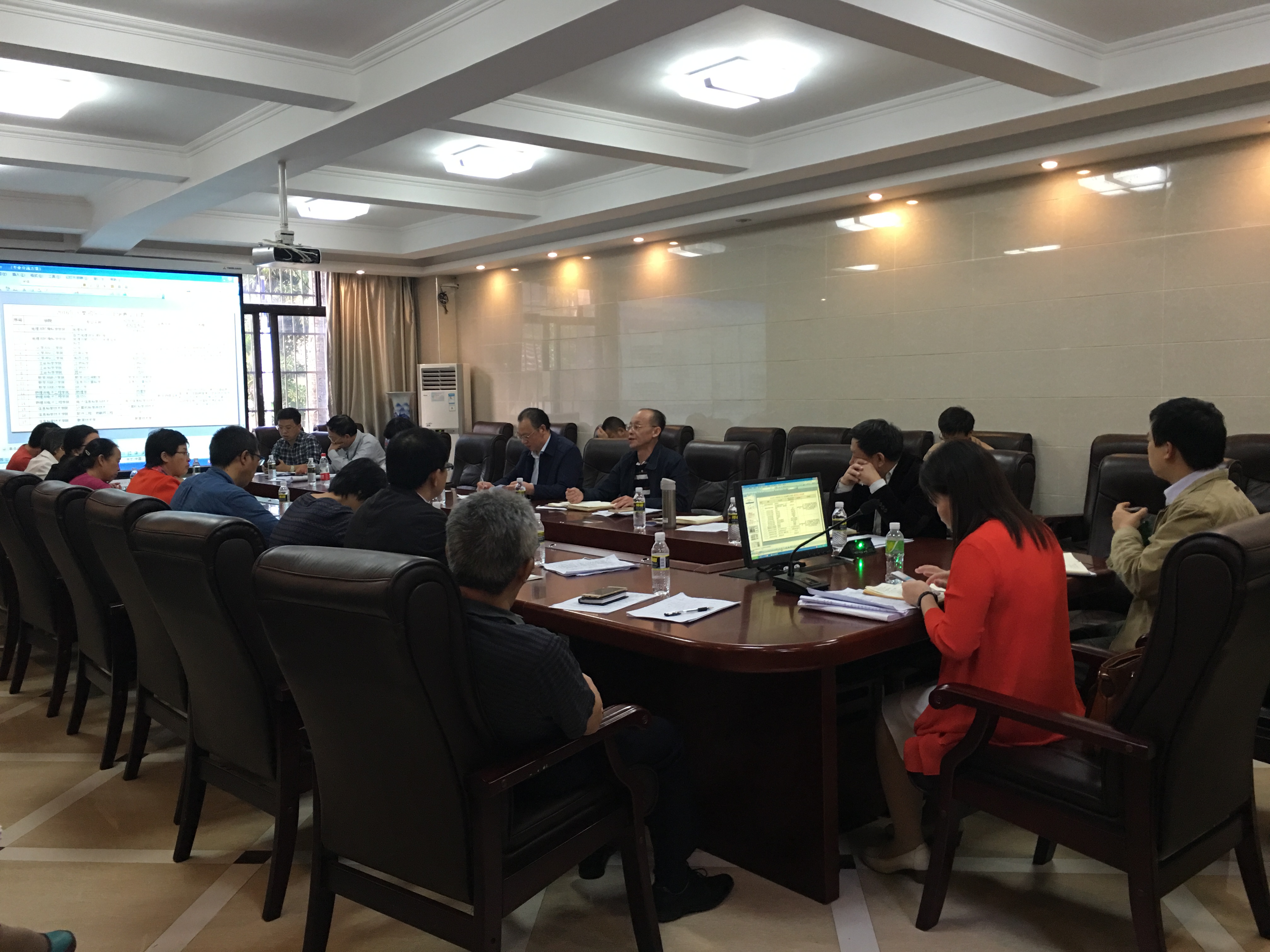 我校召开期末教学工作会议