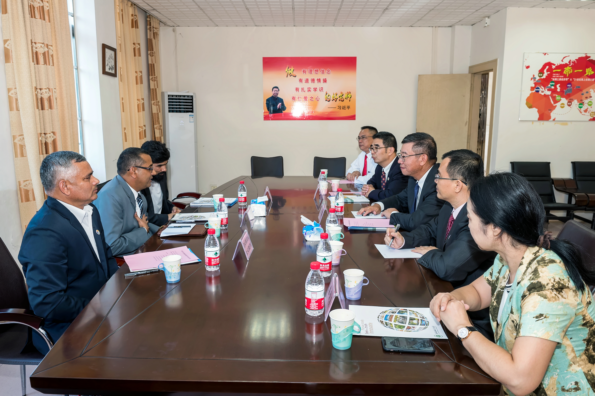 林强接见尼泊尔甘达基省代表团外宾