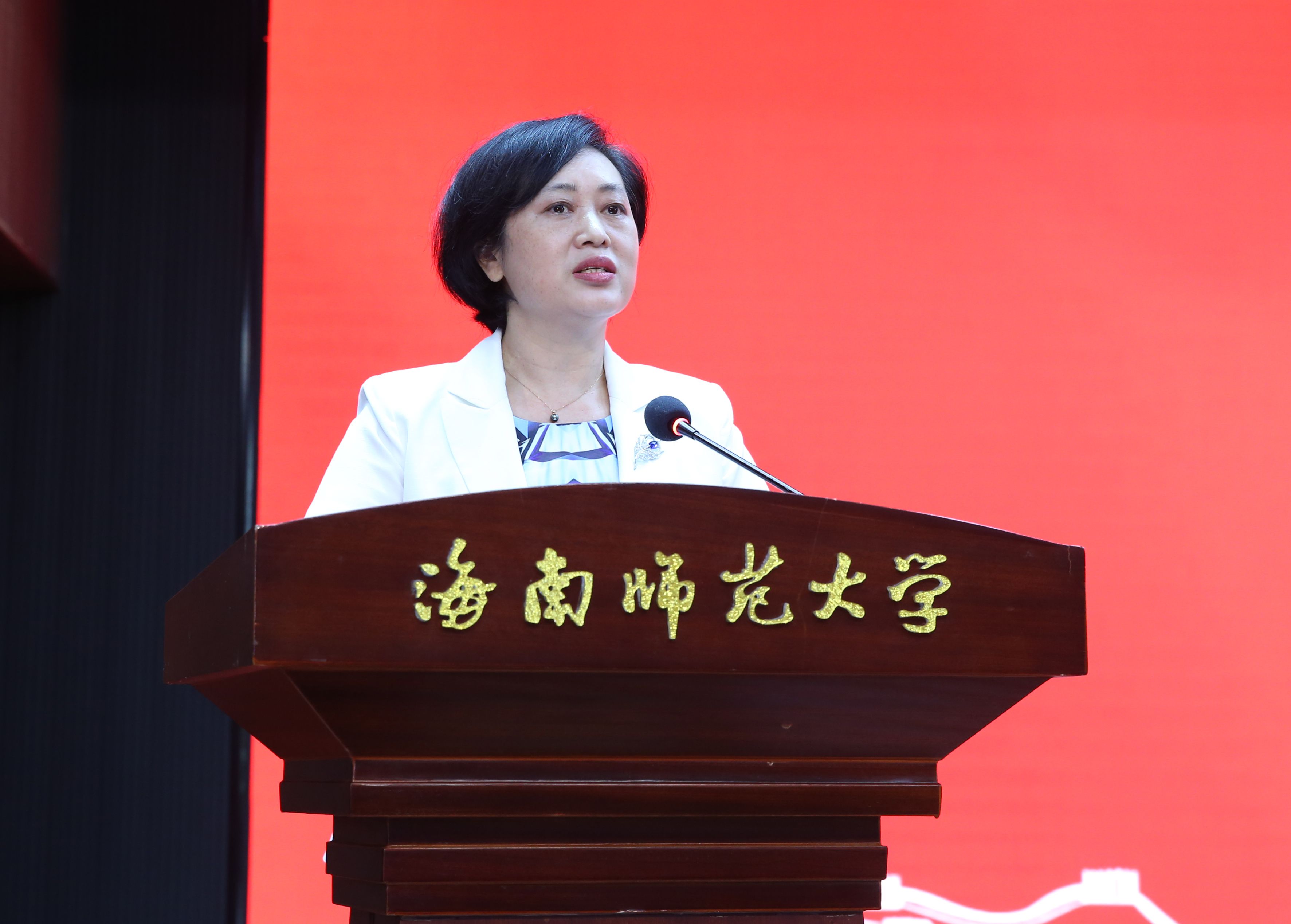 致敬最美“逆行者” 学校举办迎接抗疫志愿者凯旋暨校友捐赠慰问仪式