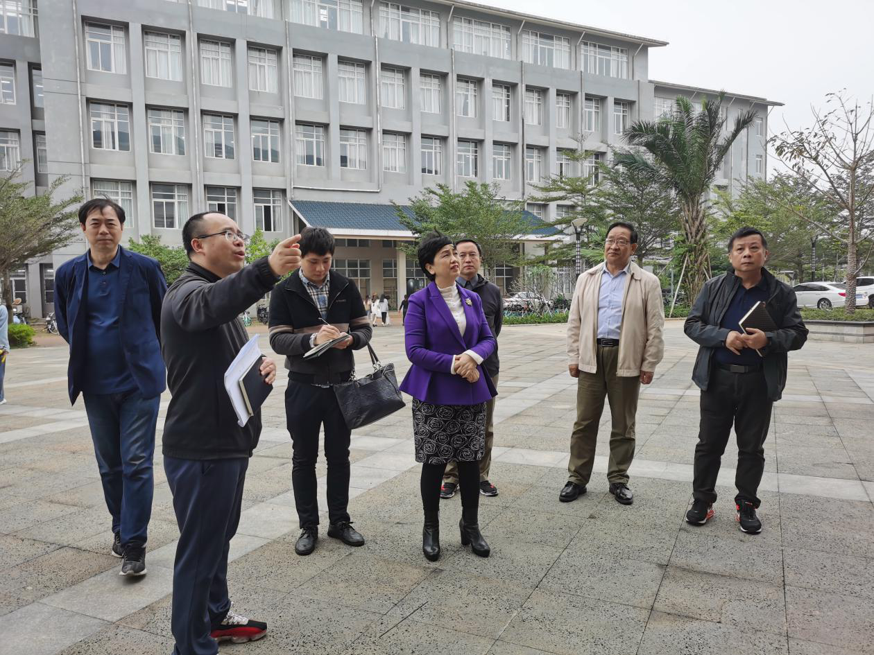 李红梅书记到马克思主义学院主持召开现场办公会