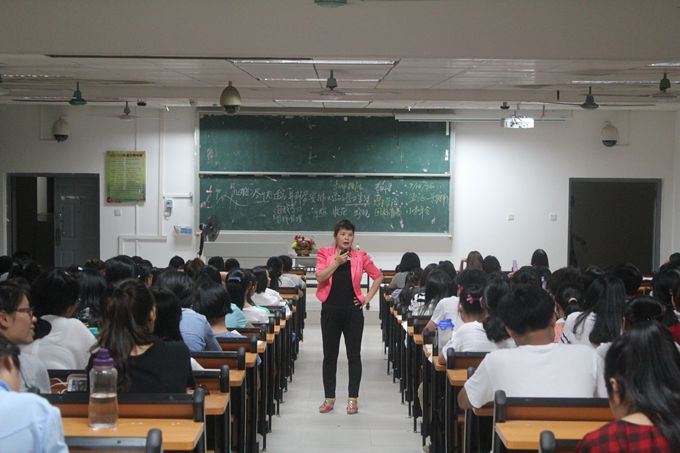 明确目标，定位自己――记谢慧盈副院长学生专业学习主题教育讲座