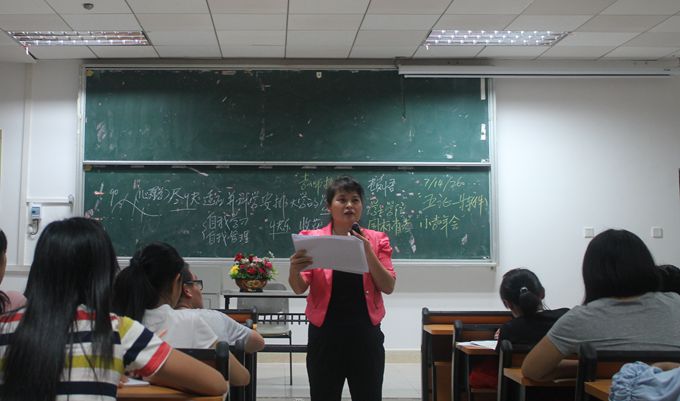 明确目标，定位自己――记谢慧盈副院长学生专业学习主题教育讲座