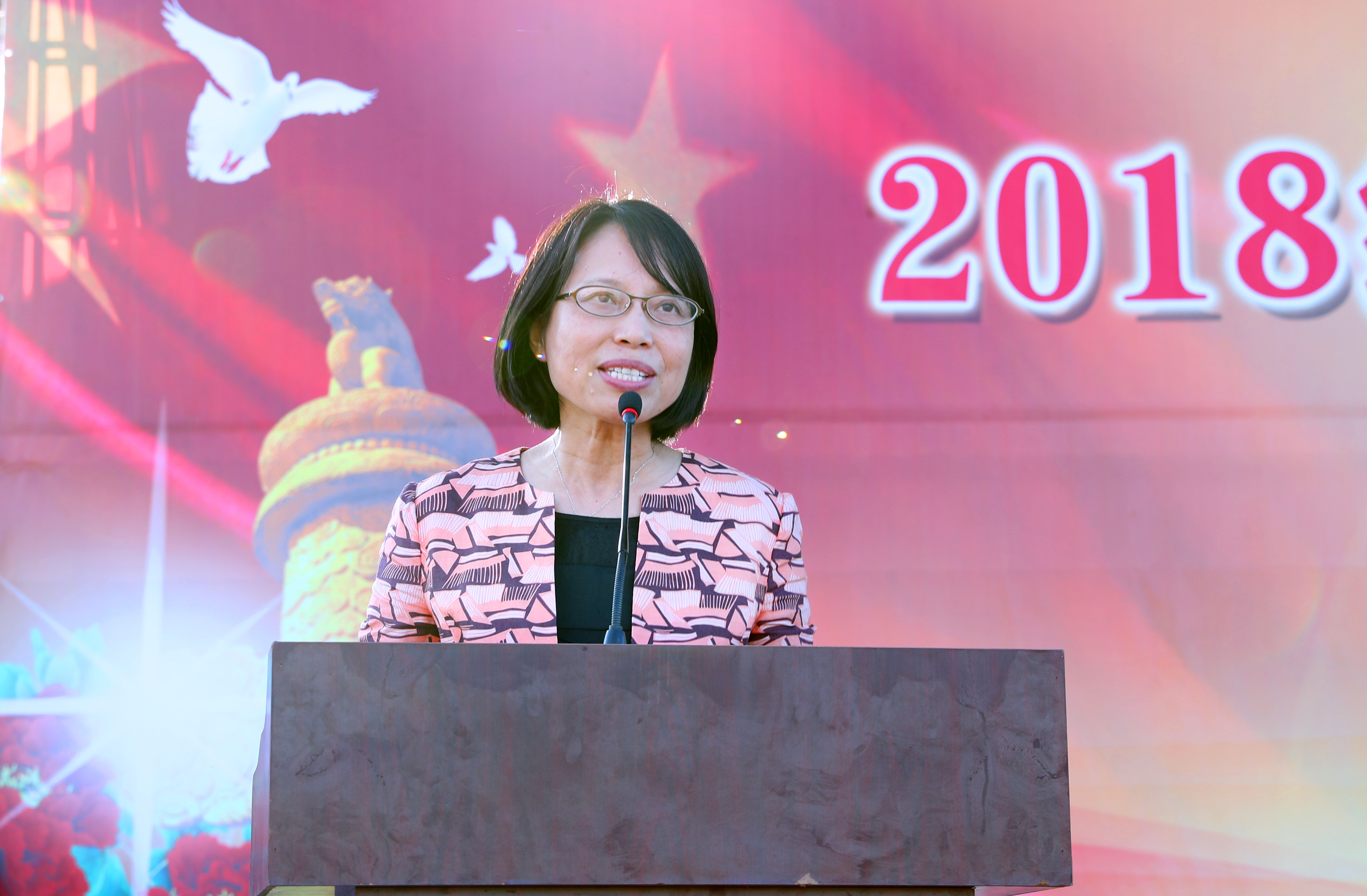 我校2018级军训汇报表演暨总结表彰大会隆重举行