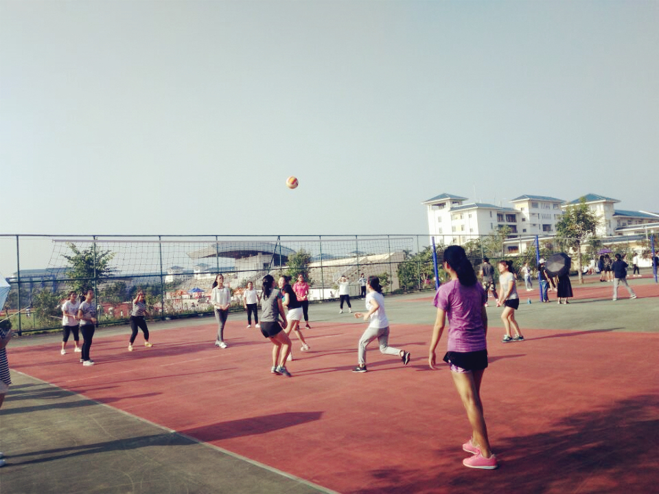 快乐运动奋勇拼搏――记外国语学院“迎新杯”比赛