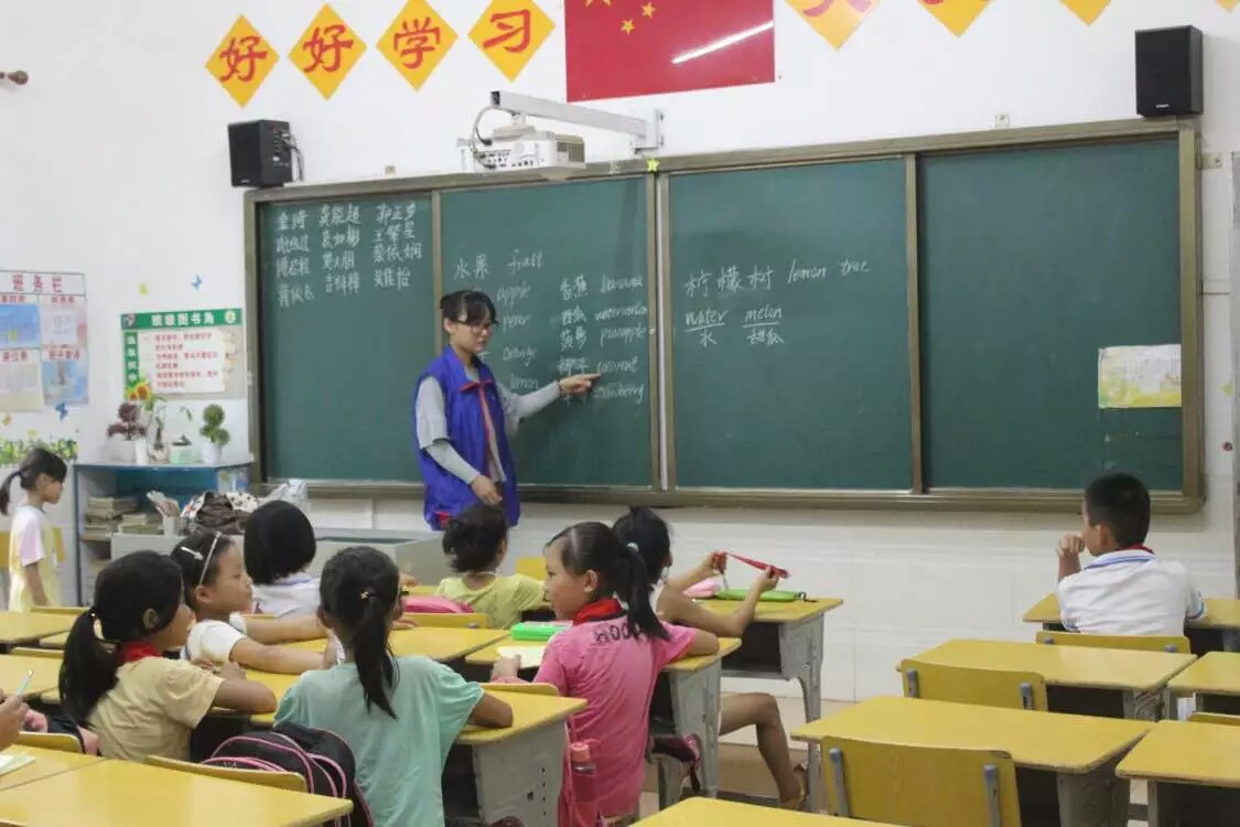 榕树计划宣讲进南江，多彩兴趣班继续开展――记法学院南江小学榕树计划宣讲及志愿服务