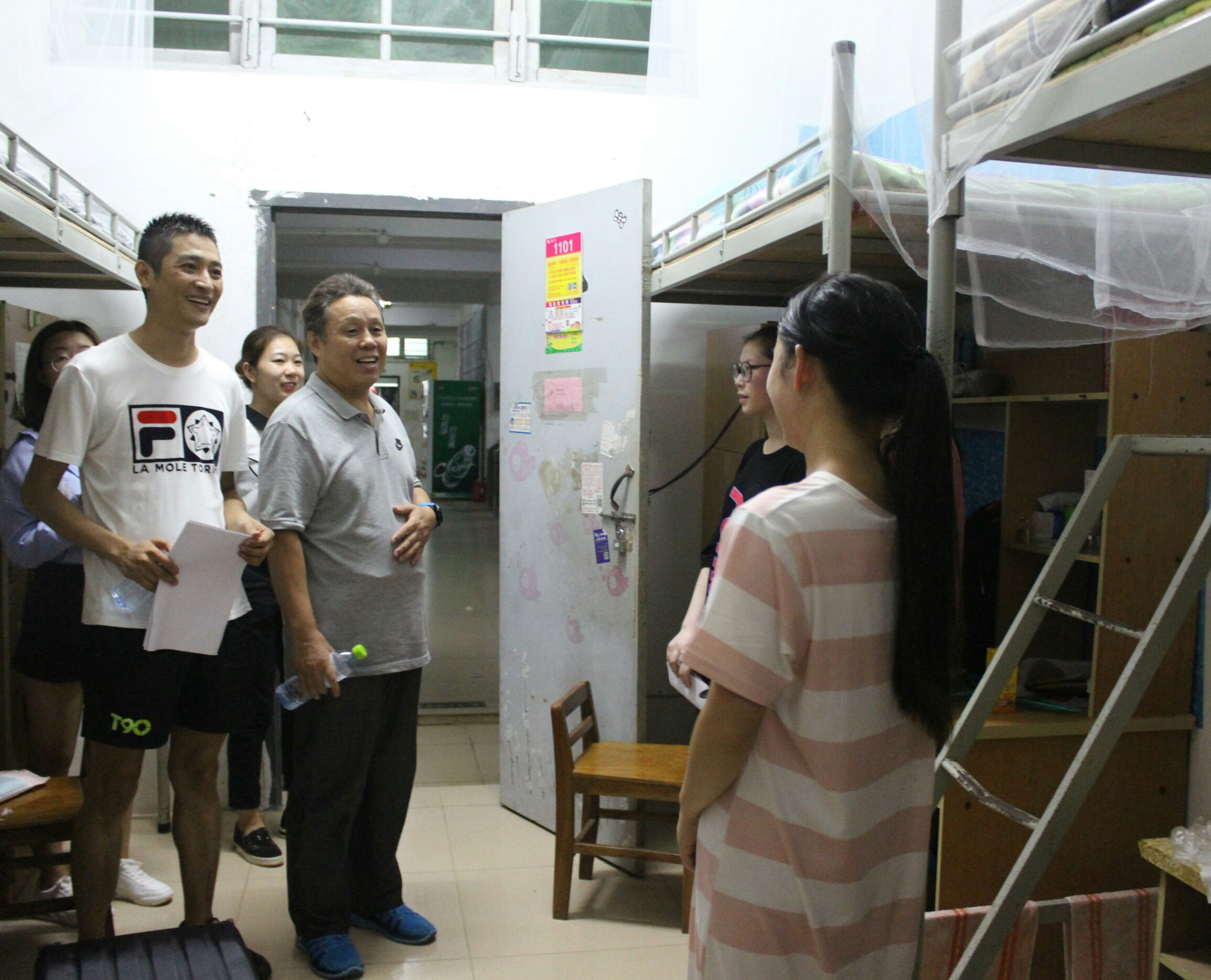 嘘寒问暖师生情