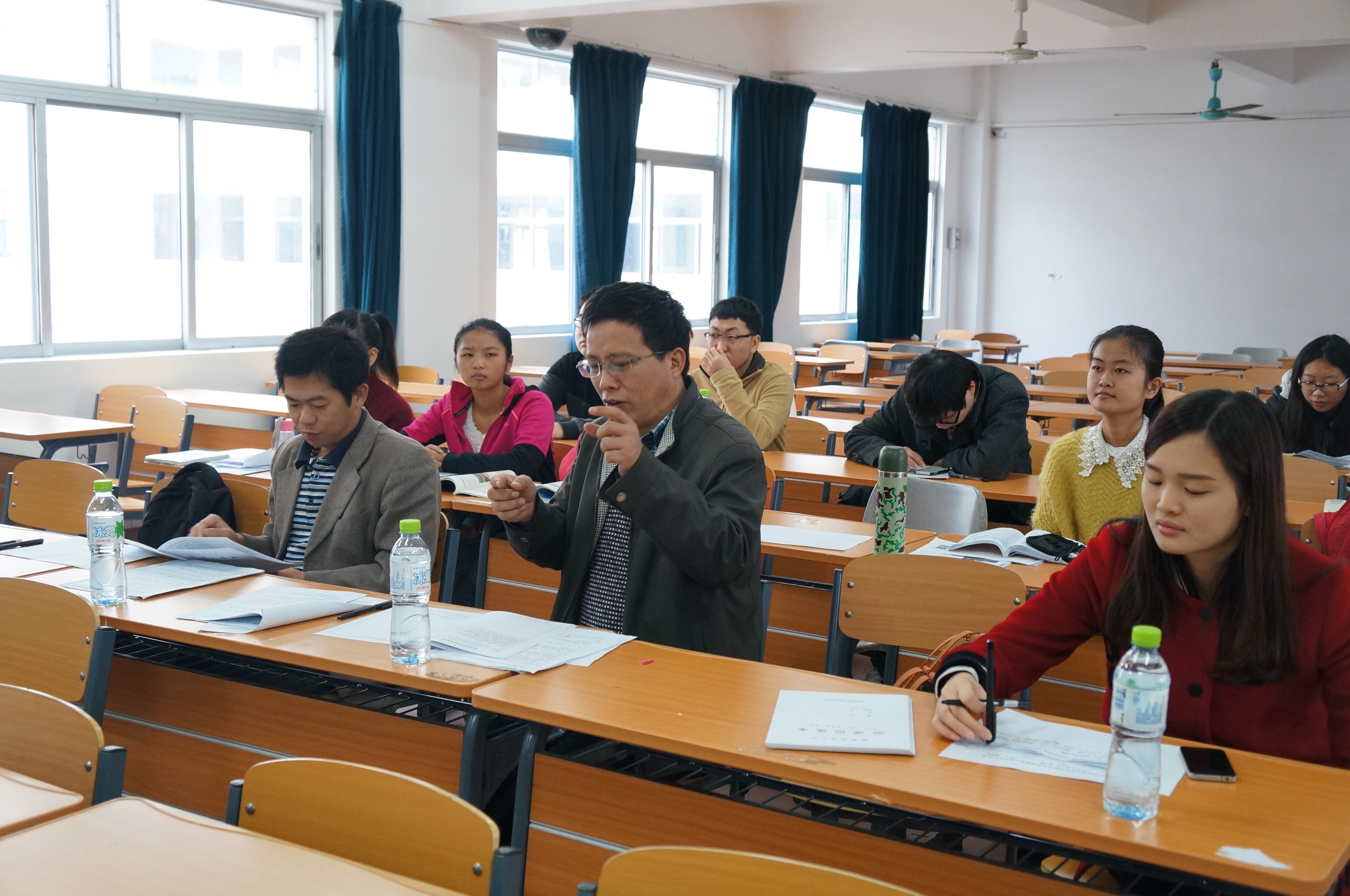 地理与旅游学院召开2011级地理科学专业实习总结大会