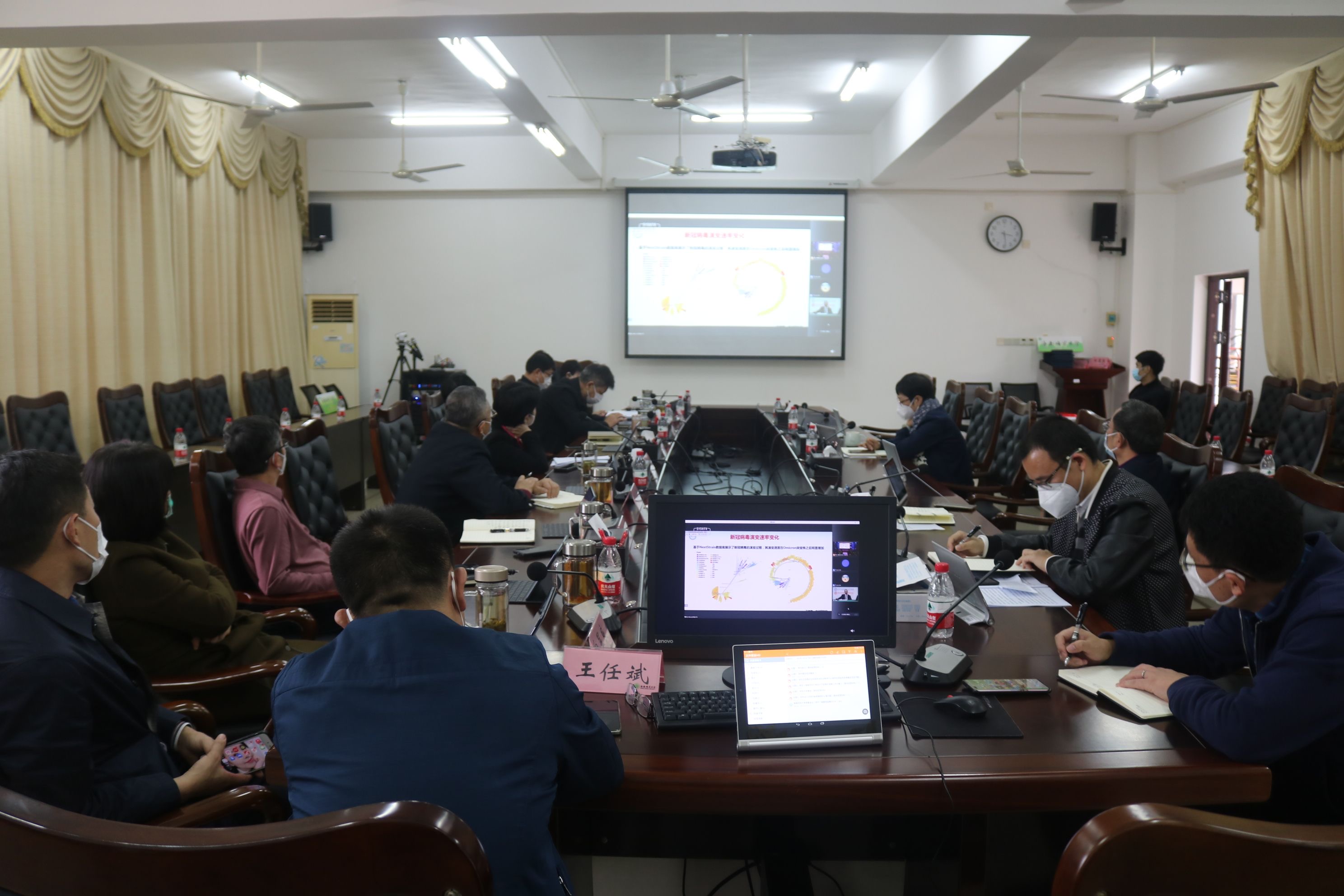 我校组织收看“全国高校抗疫大课堂”线上直播