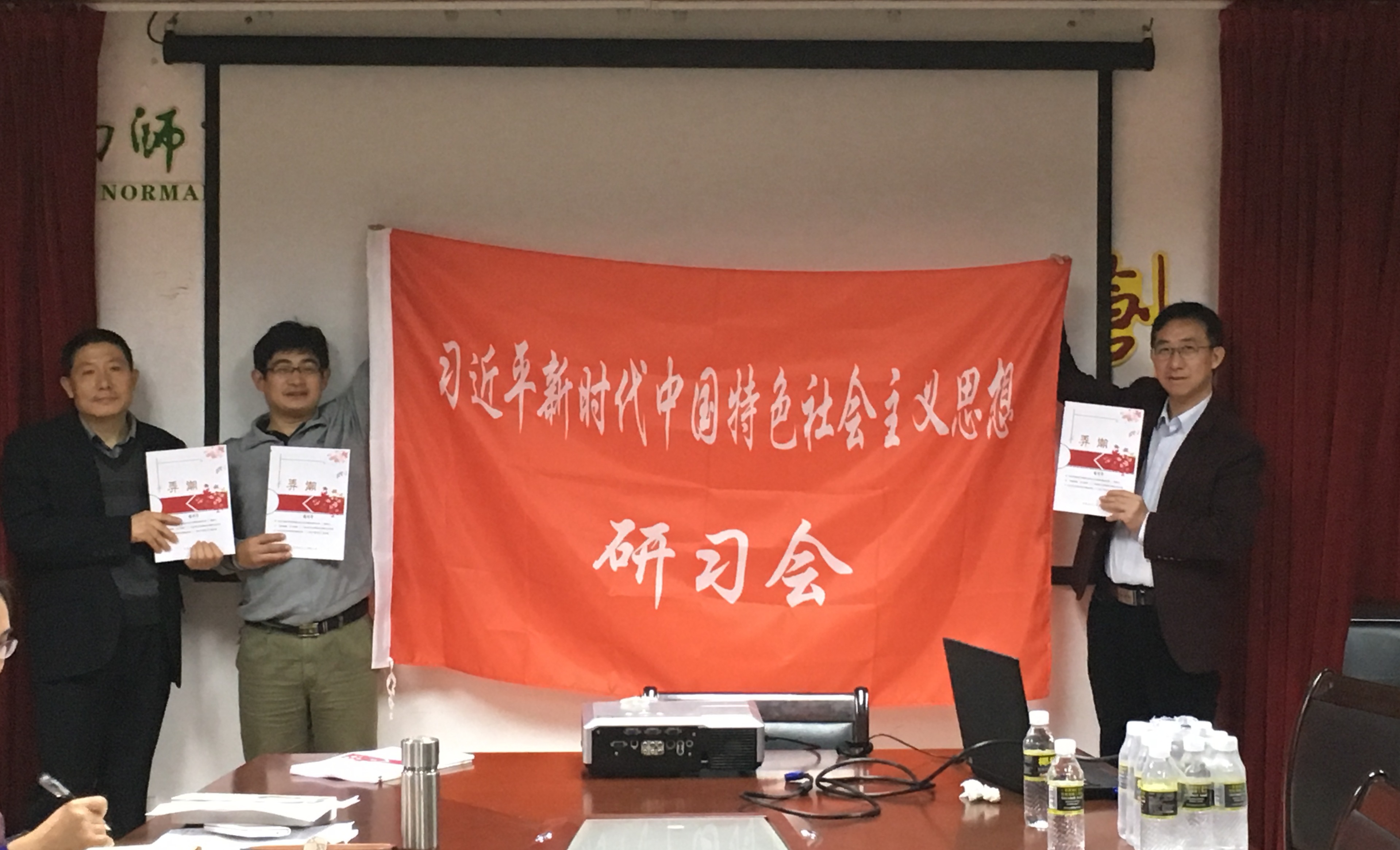 马克思主义学院院刊《弄潮》正式发刊