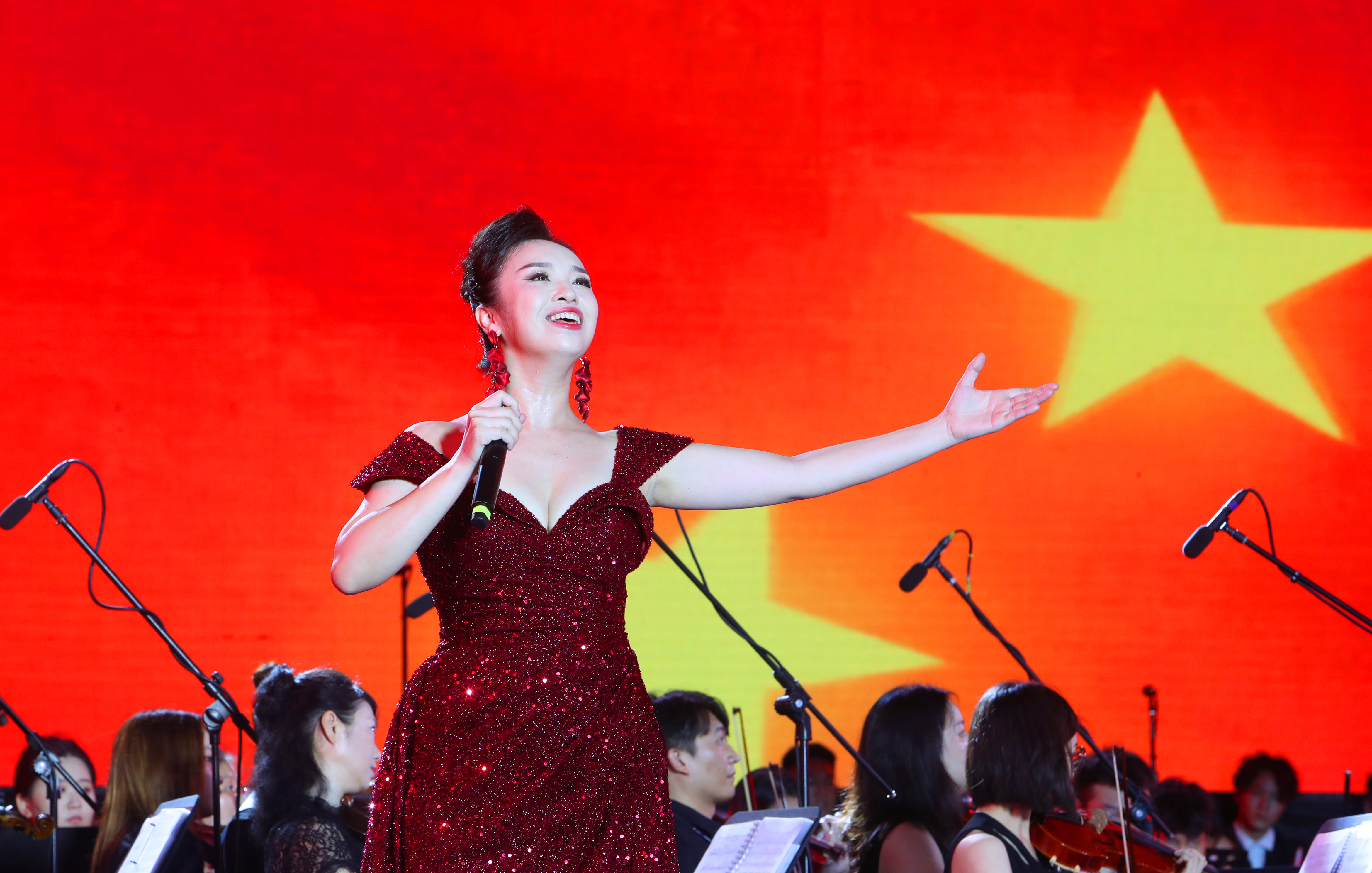 我校举办“我和我的祖国”交响音乐会庆祝中华人民共和国成立72周年