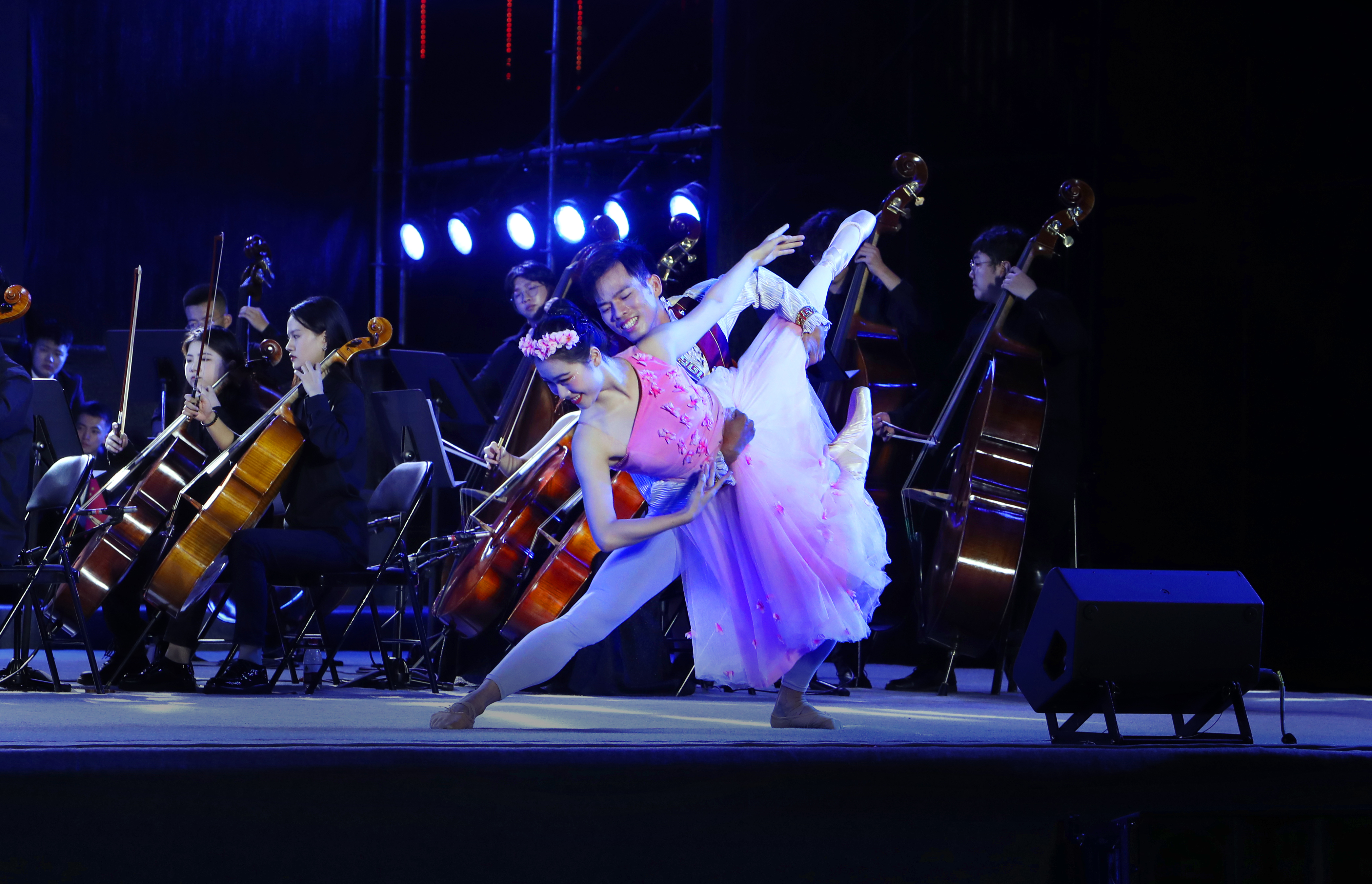 我校举办“我和我的祖国”交响音乐会庆祝中华人民共和国成立72周年