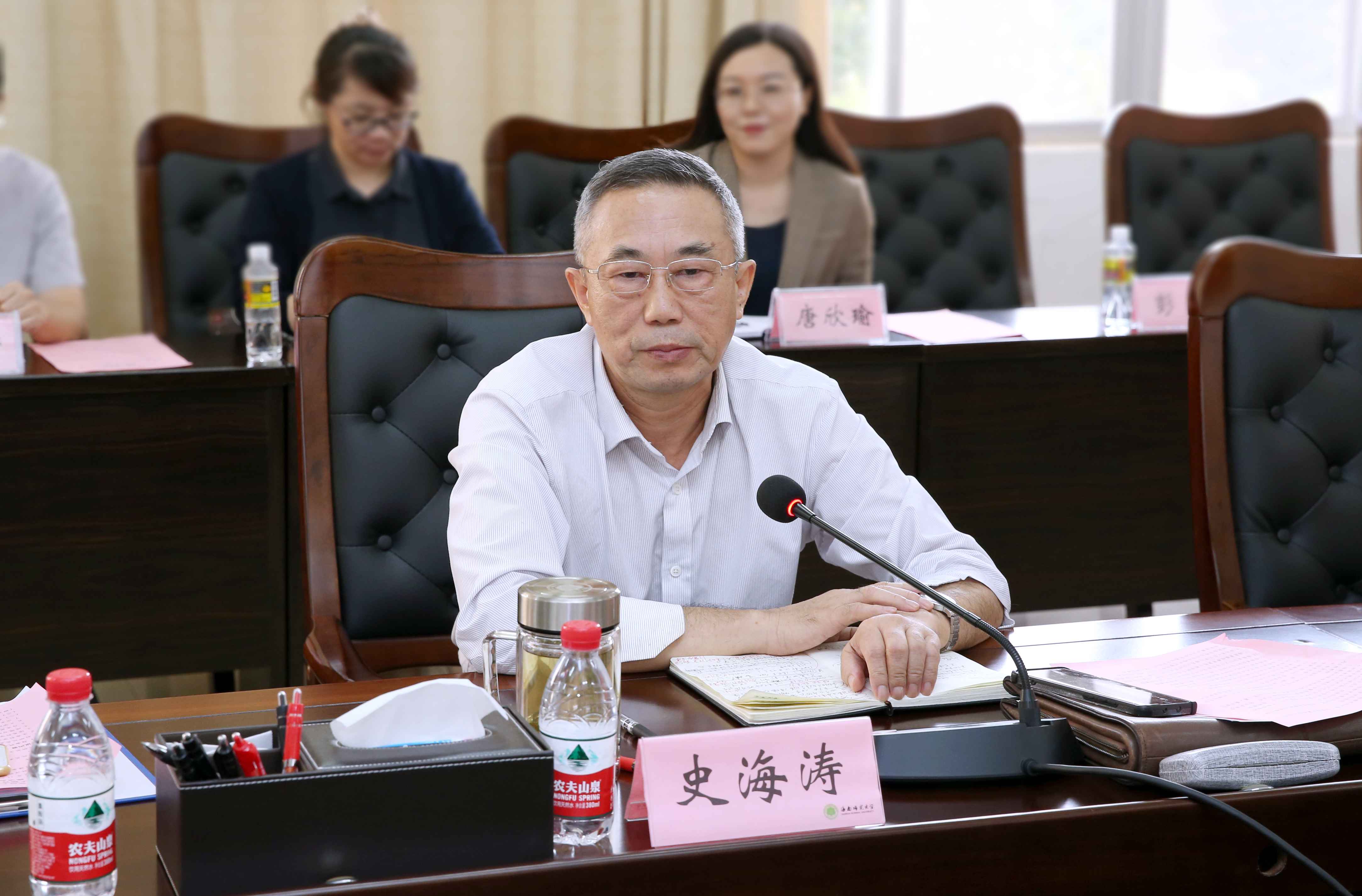 过建春主持召开“学习党的二十大精神,推动科研高水平发展”专家学者座谈会