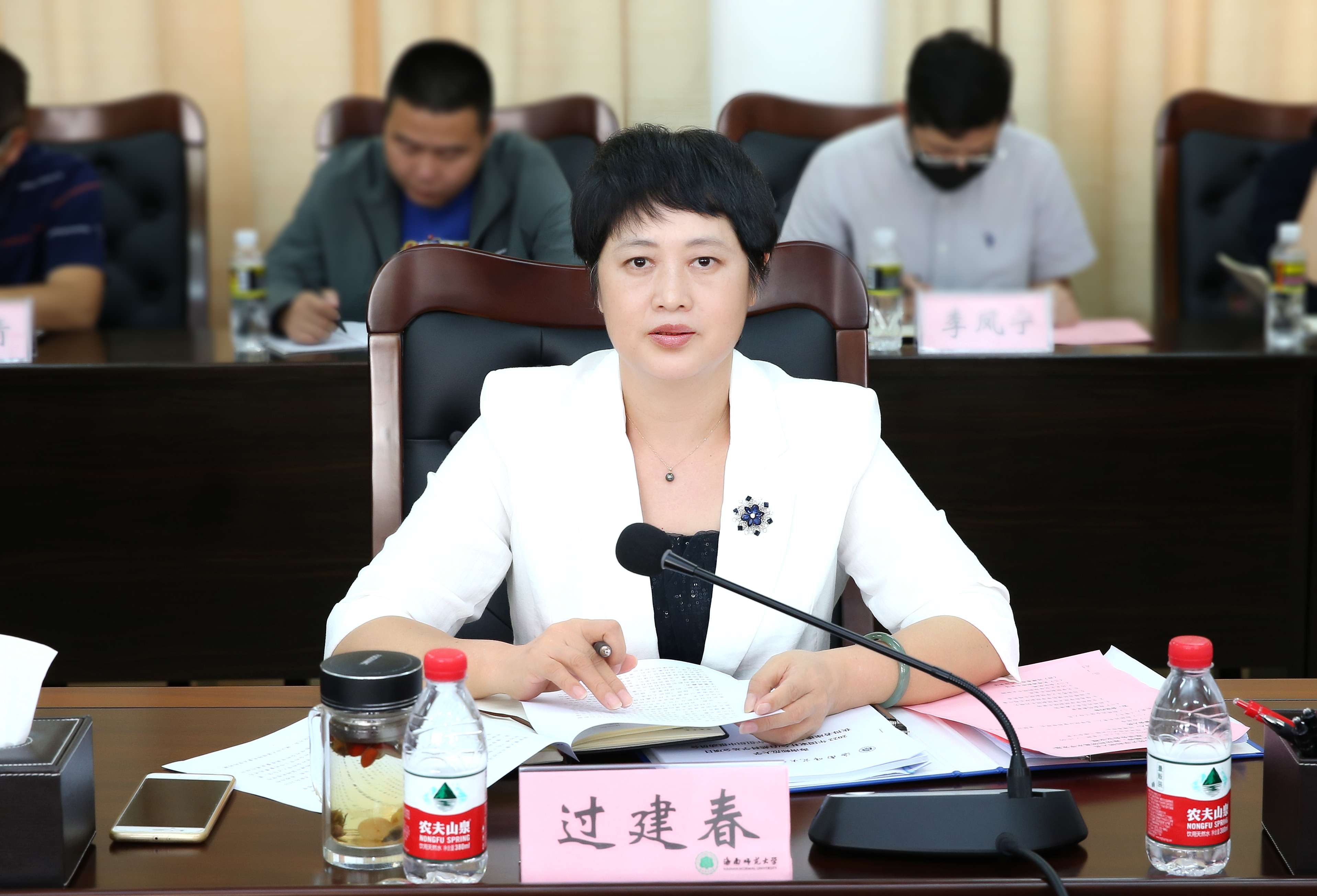 过建春主持召开“学习党的二十大精神,推动科研高水平发展”专家学者座谈会