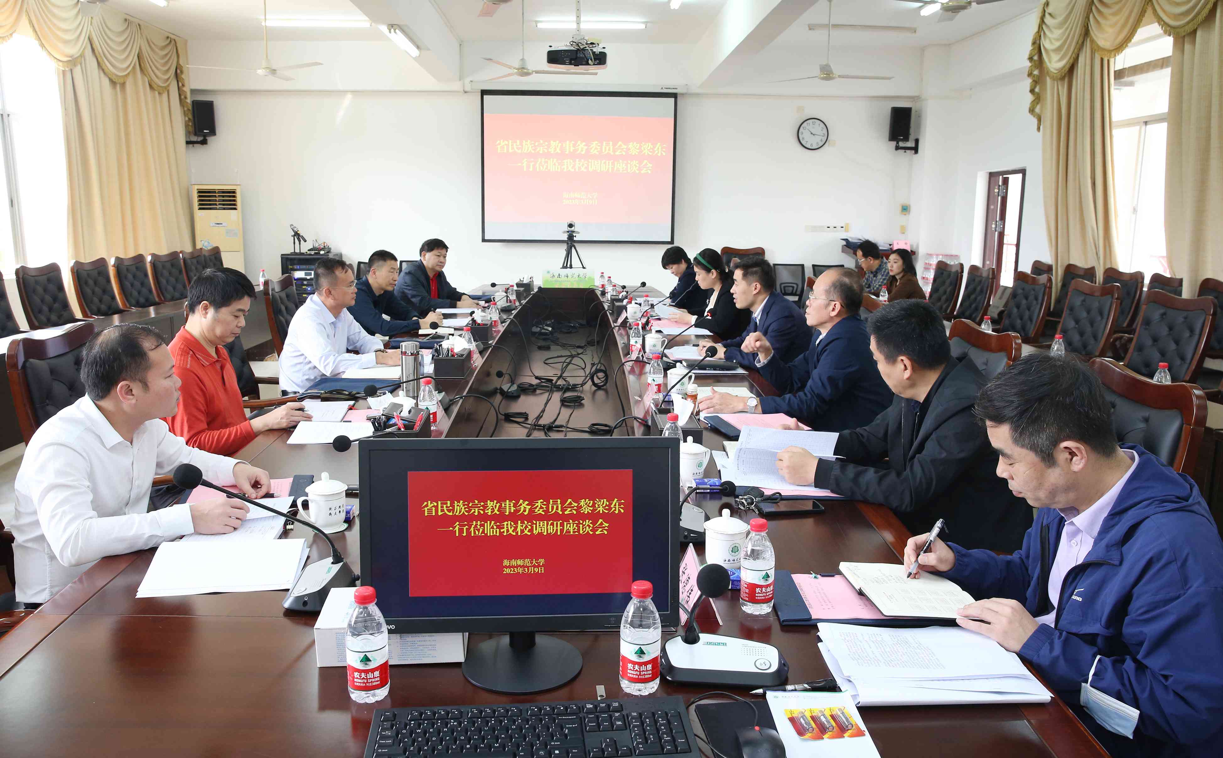 海南省民族宗教事务委员会党组成员、副主任黎梁东一行来我校调研指导