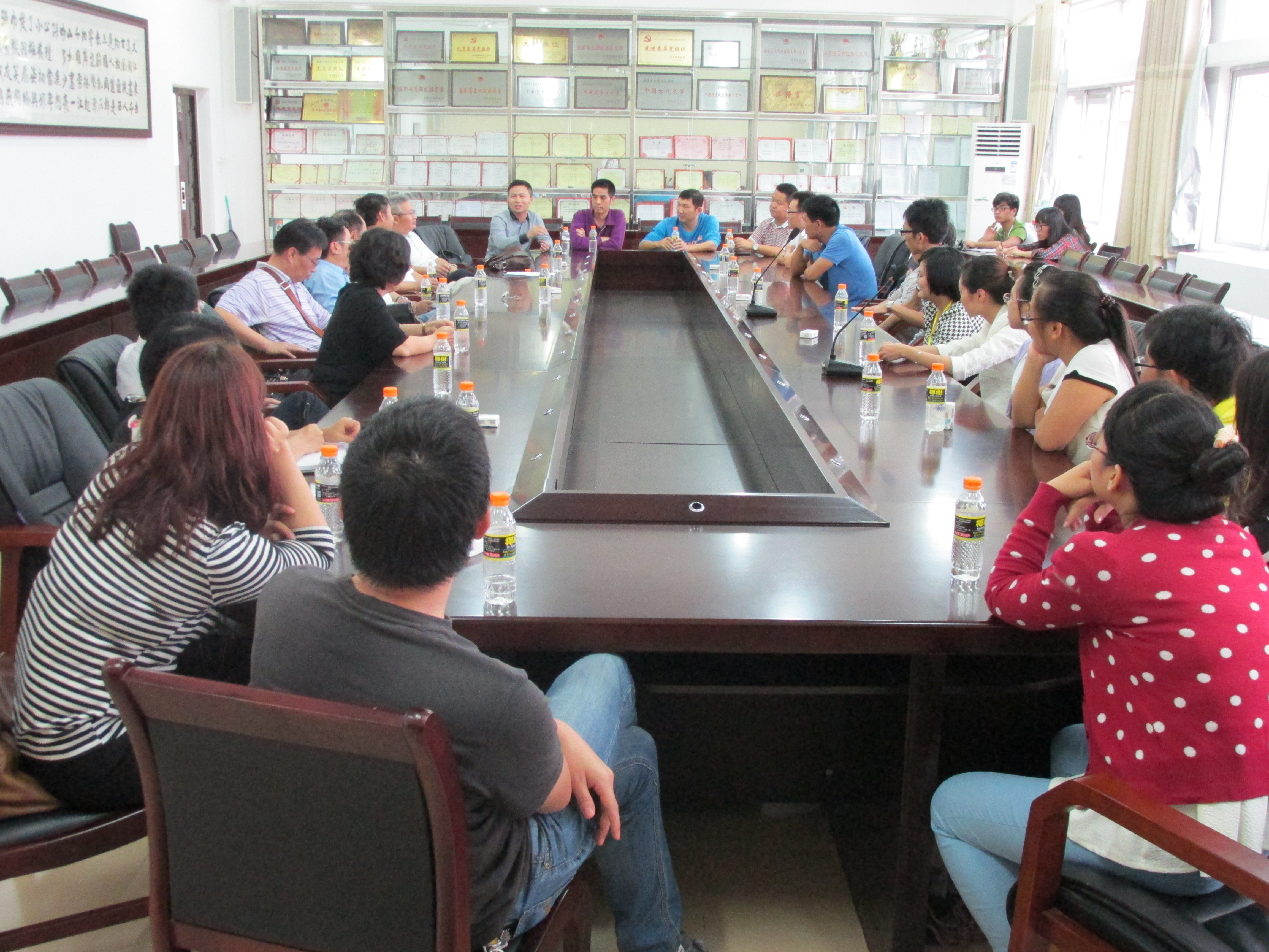 情系母校，再度聚首――记65周年校庆文学院校友座谈会