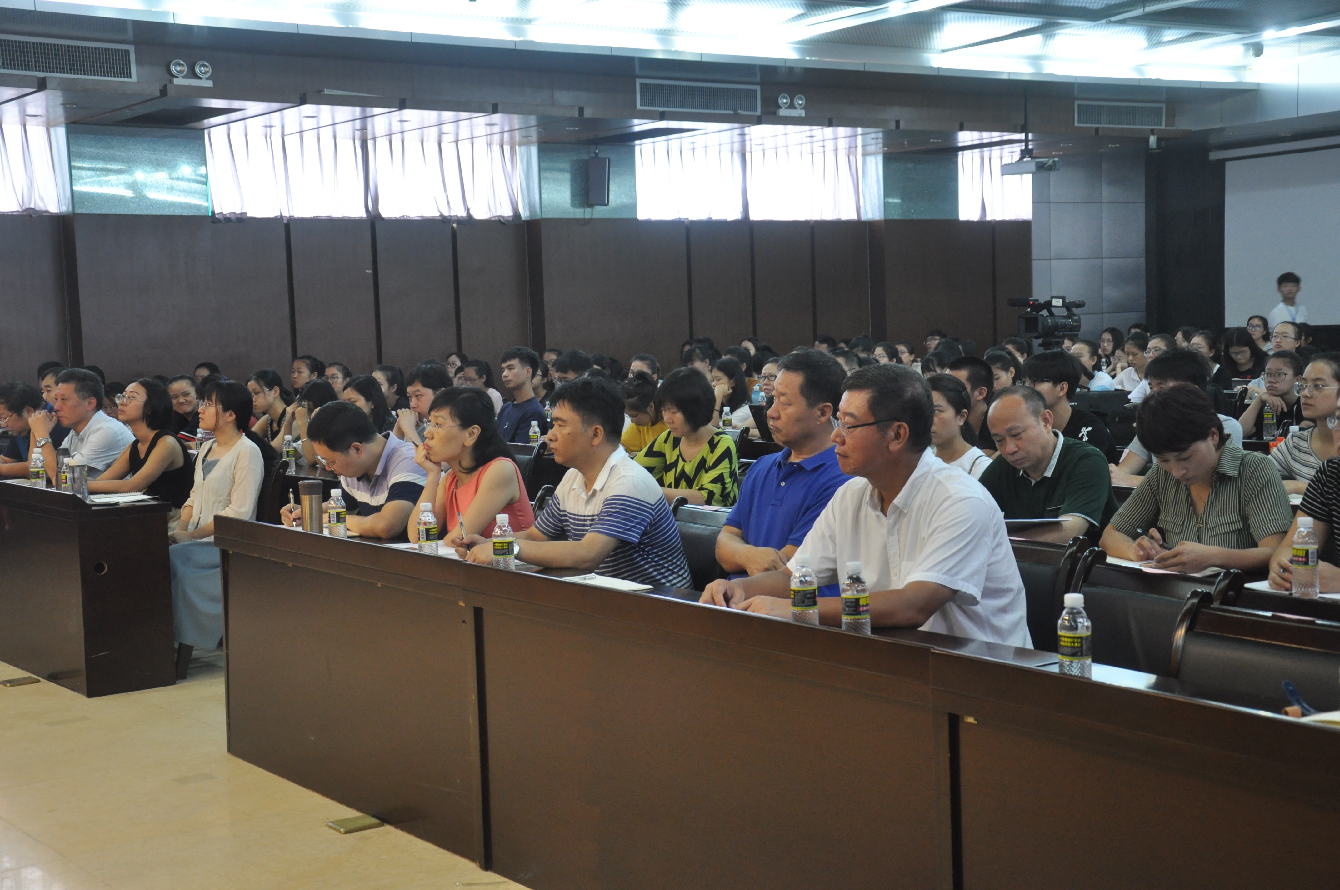 华中师范大学周洪宇教授应邀来我校讲学