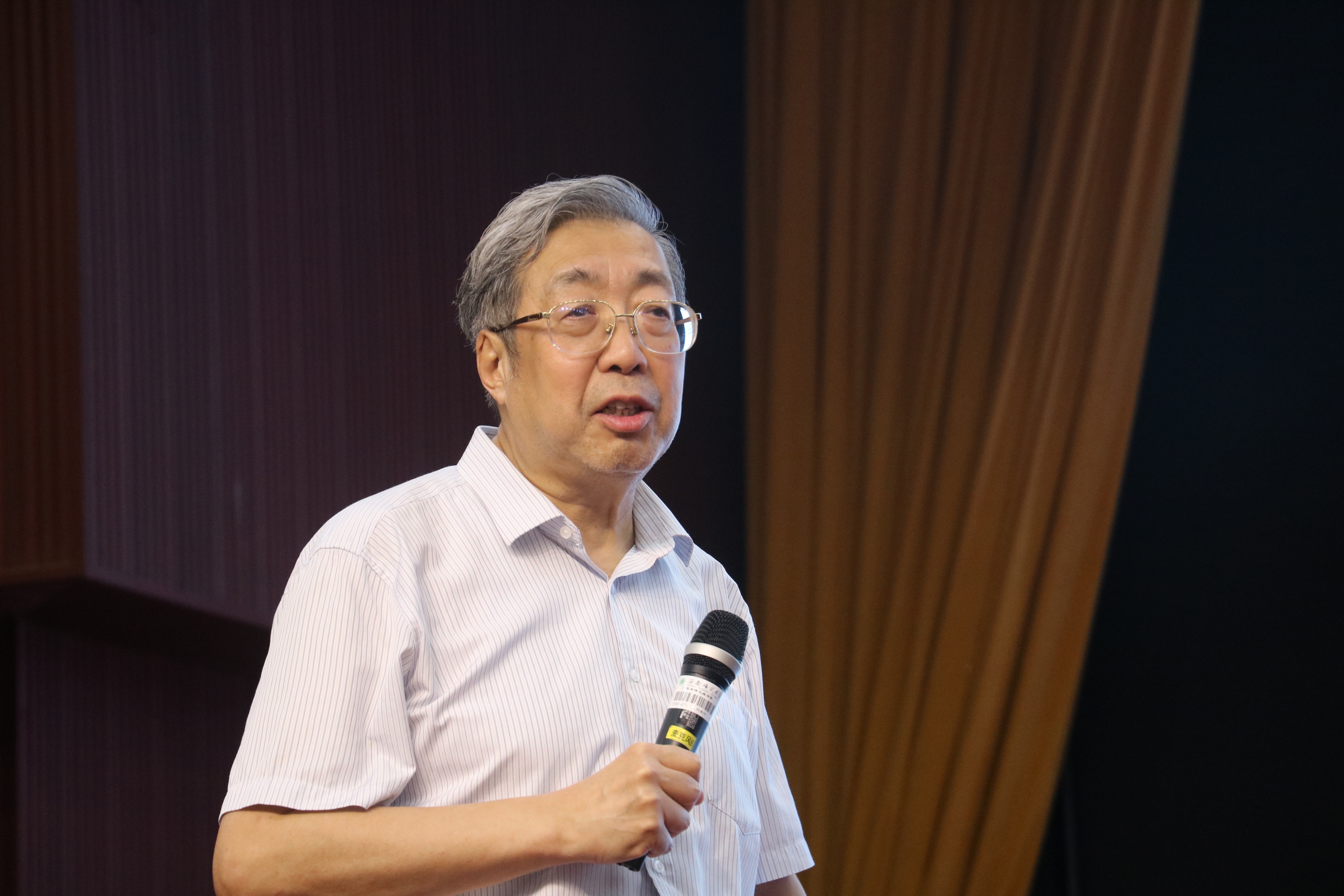 中国围棋协会主席林建超将军来我校讲学