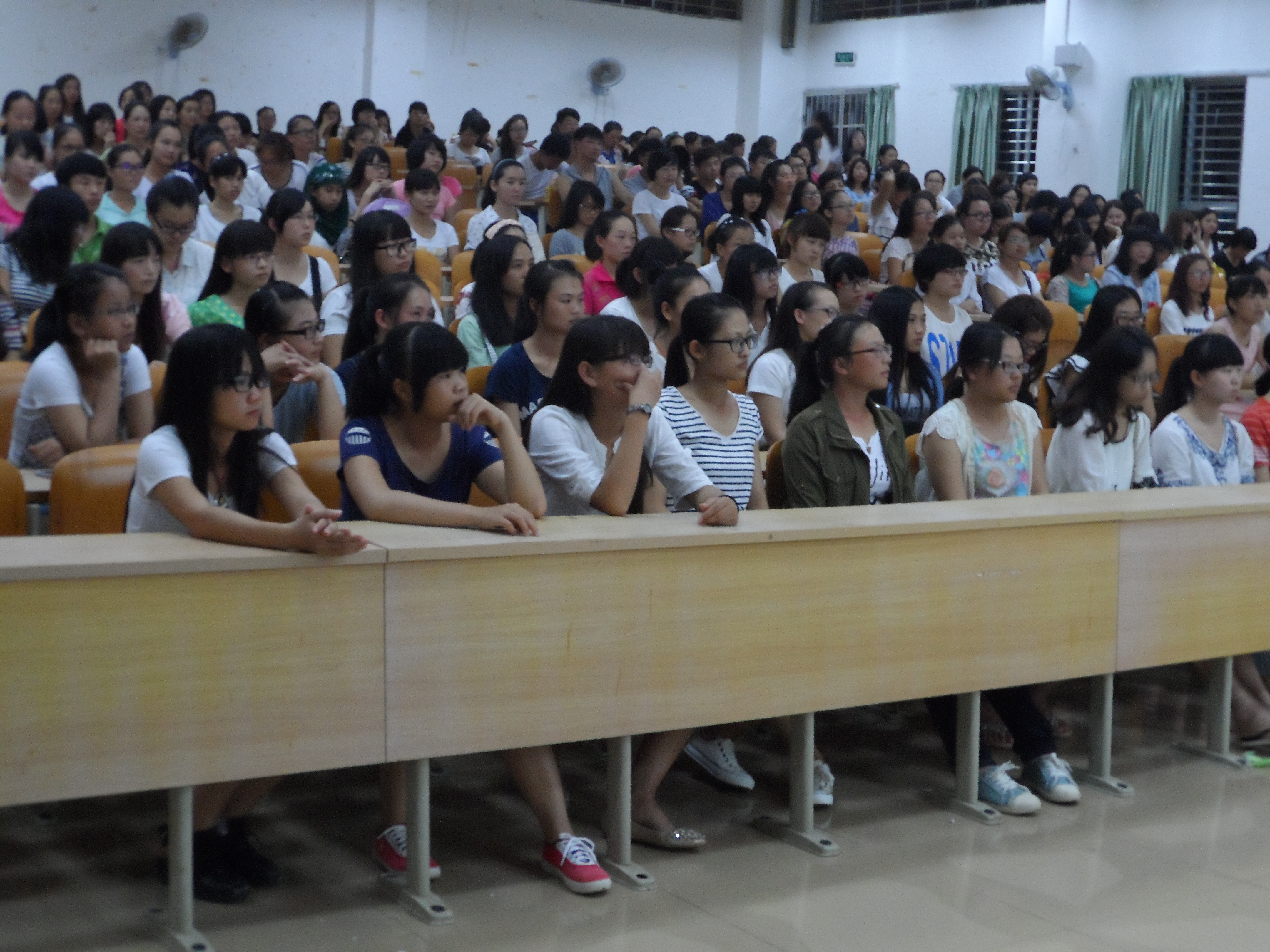 安全隐患随处在，谨慎小心防意外——记教育科学学院新生安全教育座谈会