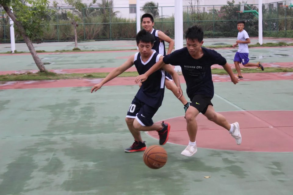 绽放青春，释放活力——记政法学院三走系列之男篮比赛